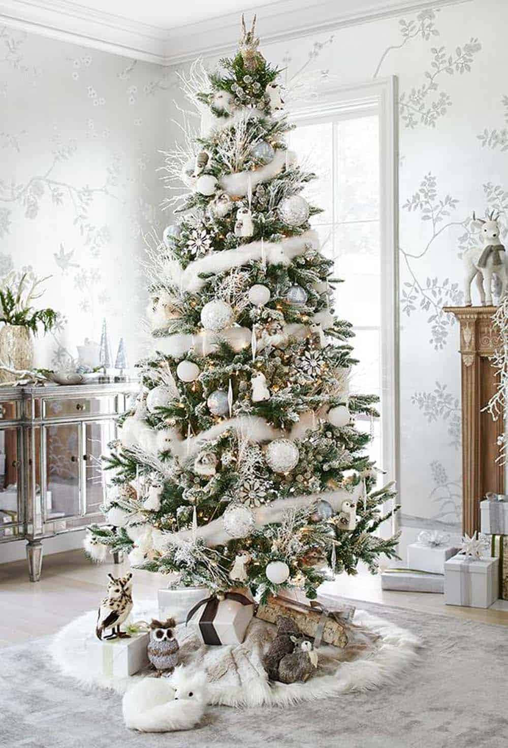 Imagende Un Árbol De Navidad Con Nieve Blanca