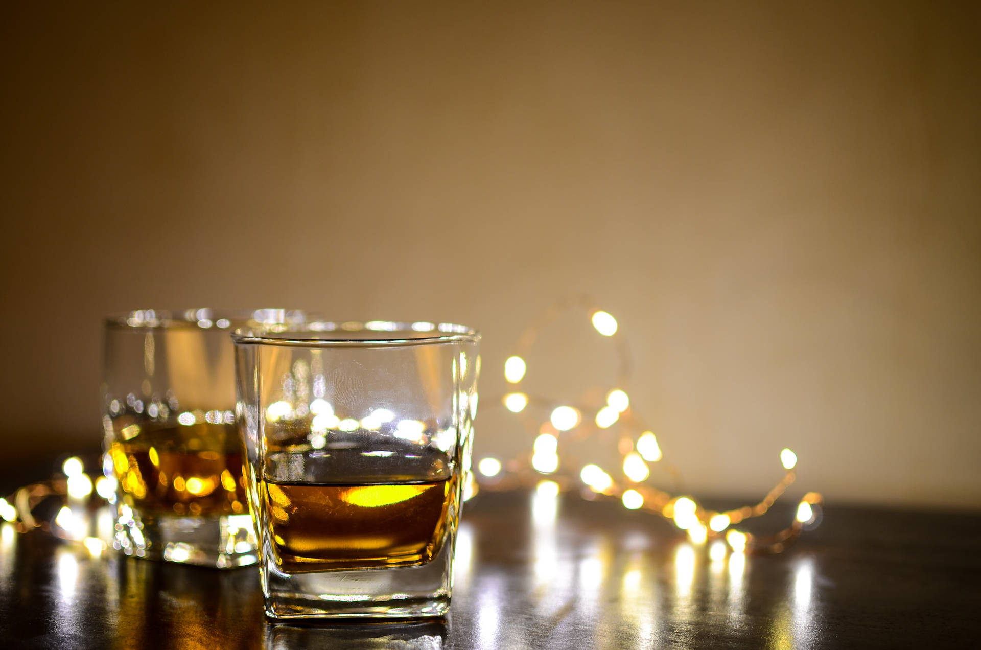 Christmas Whiskey Glasses And Lights Wallpaper