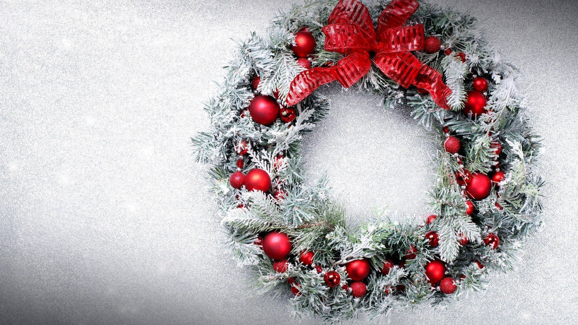 Christmas Wreath In Thick White Snow Wallpaper