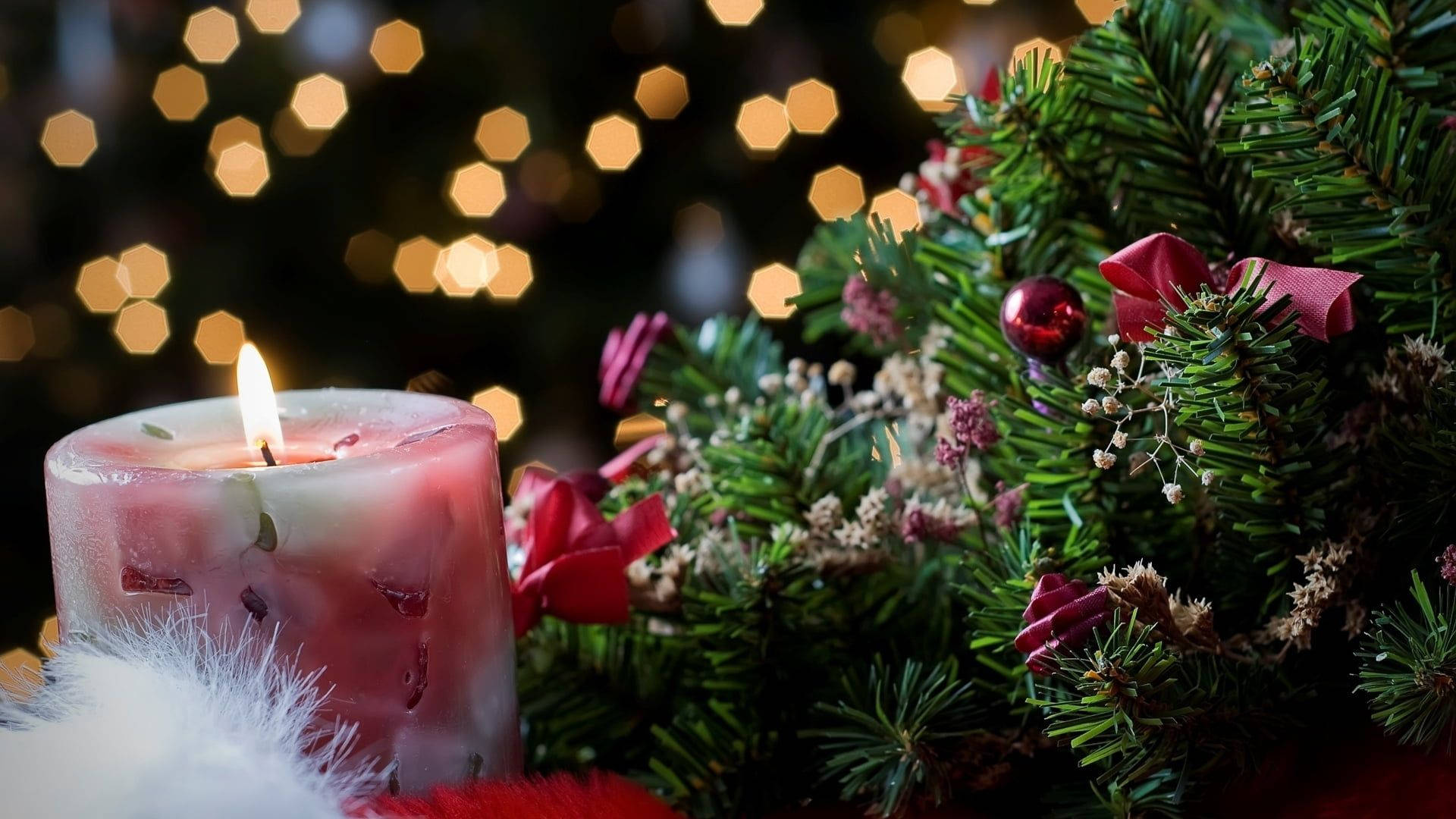 Christmas Wreath With Candle Wallpaper