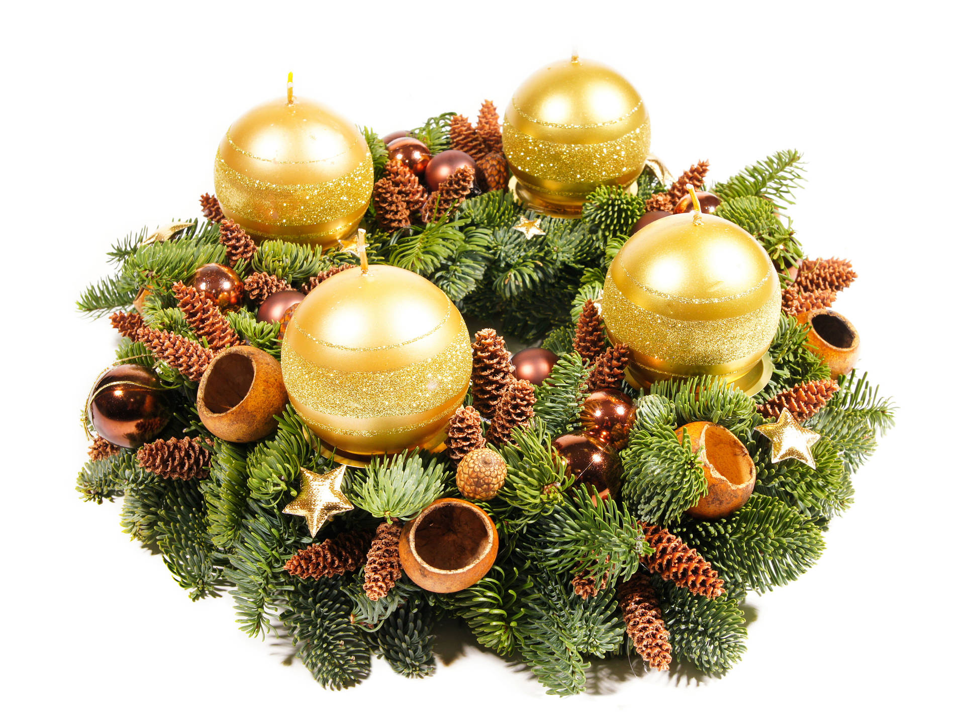 Christmas Wreath With Golden Balls Wallpaper