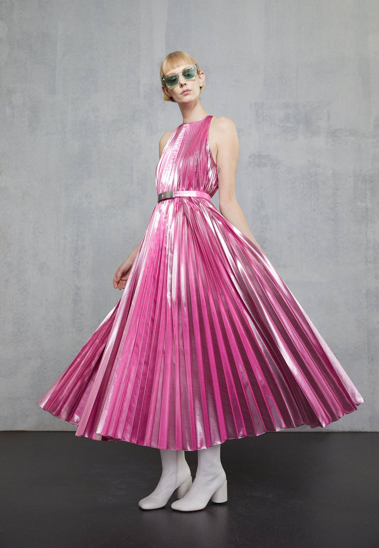 Christopher Kane Pink Pleated Flowy Dress Background