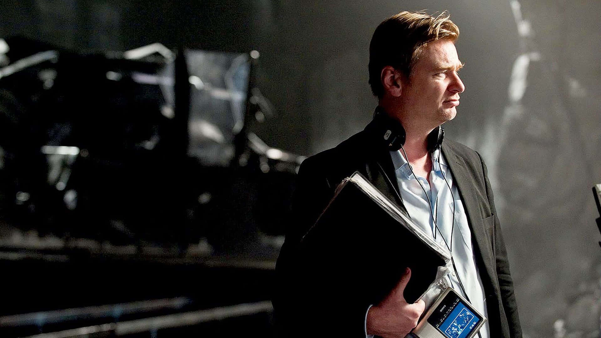 Christopher Nolan: Master of Cinematic Wonders Wallpaper