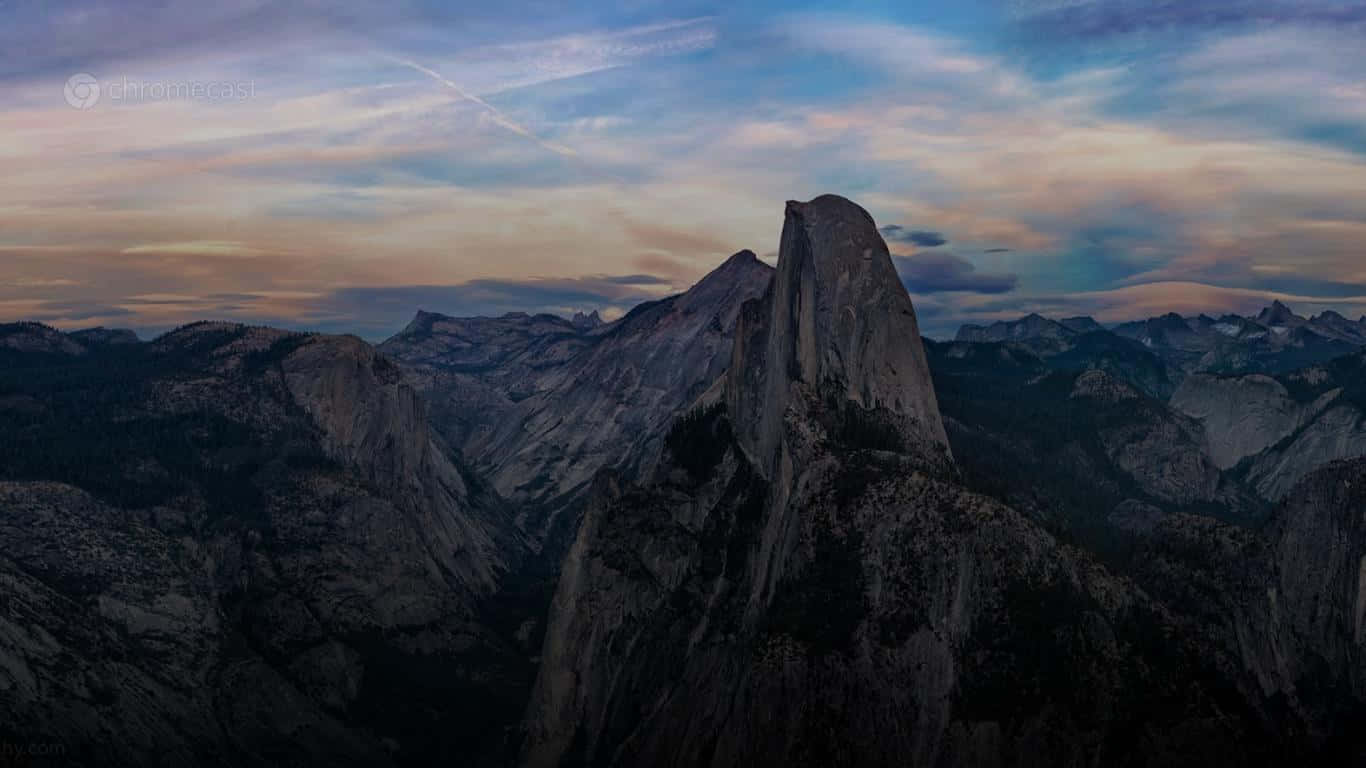 Glacier Point Yosemite Valley Är Ett Vackert Motiv För En Datorskärm Eller Mobil Bakgrundsbild. Det Passar Perfekt För Chrome Os. Wallpaper