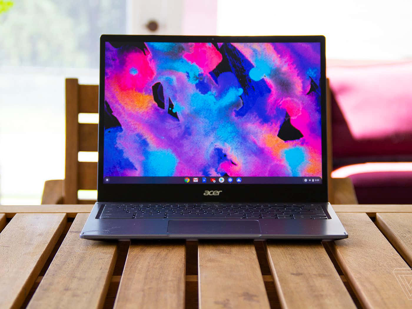 Stay connected on the go with the modern, ultra-stylish Chromebook.