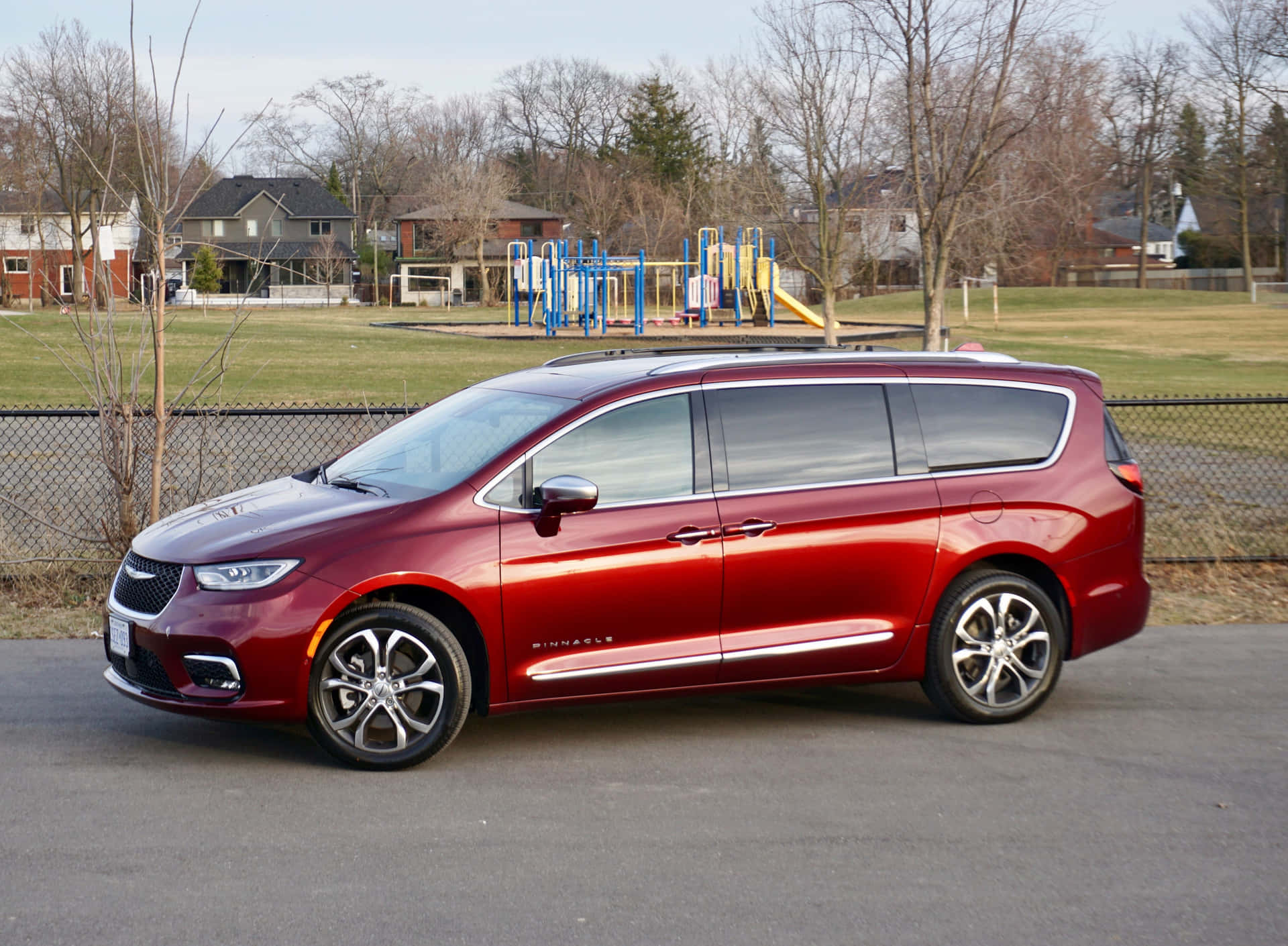 Stylish Chrysler Pacifica Parked on a Modern Driveway Wallpaper