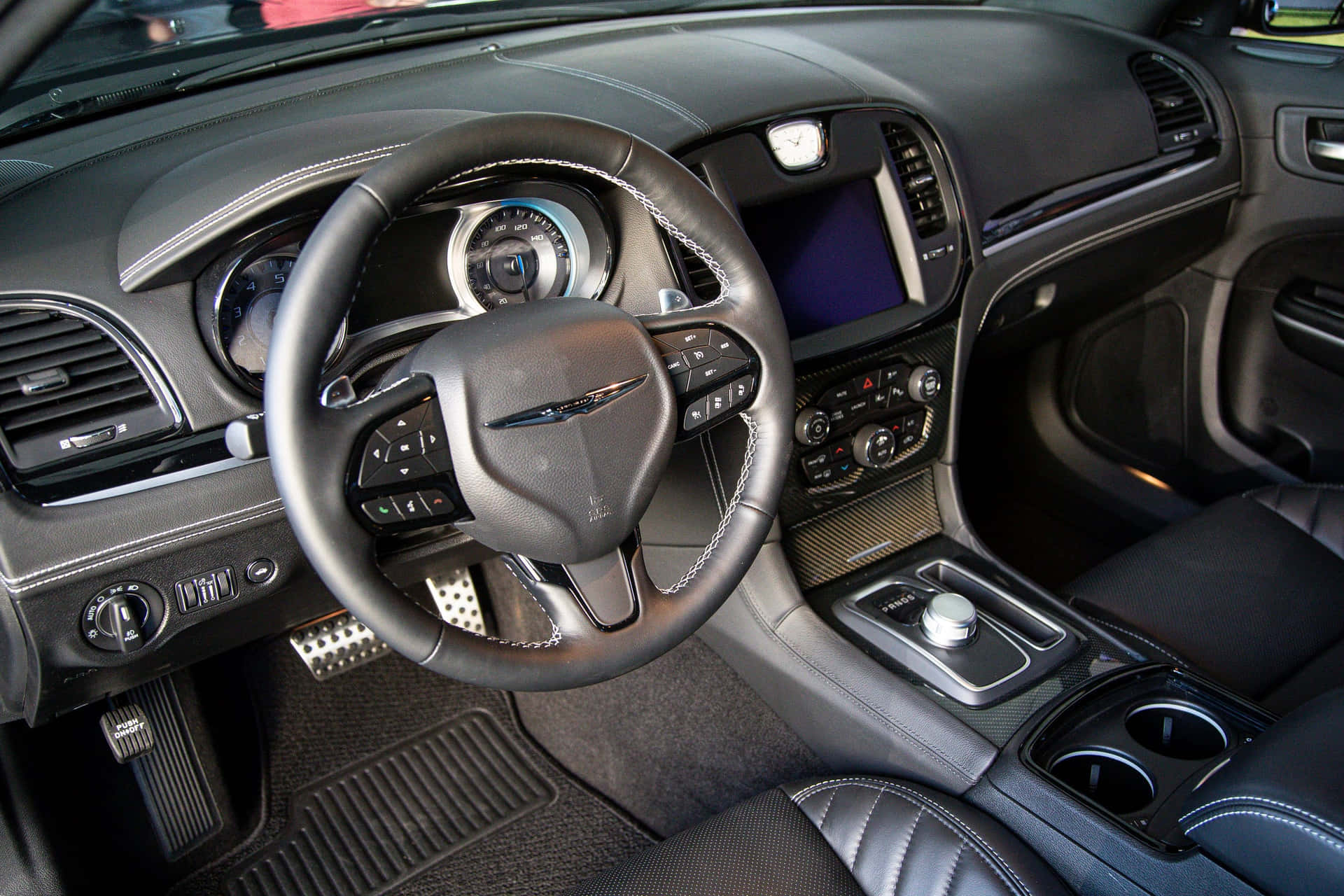 Erlebensie Erstklassigen Luxus Im Chrysler 300.