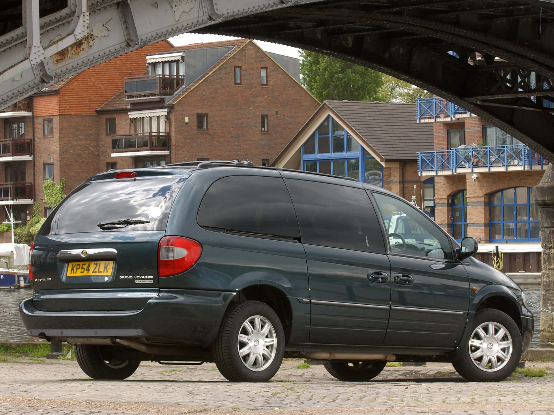 Luxurious and Versatile Chrysler Voyager Wallpaper