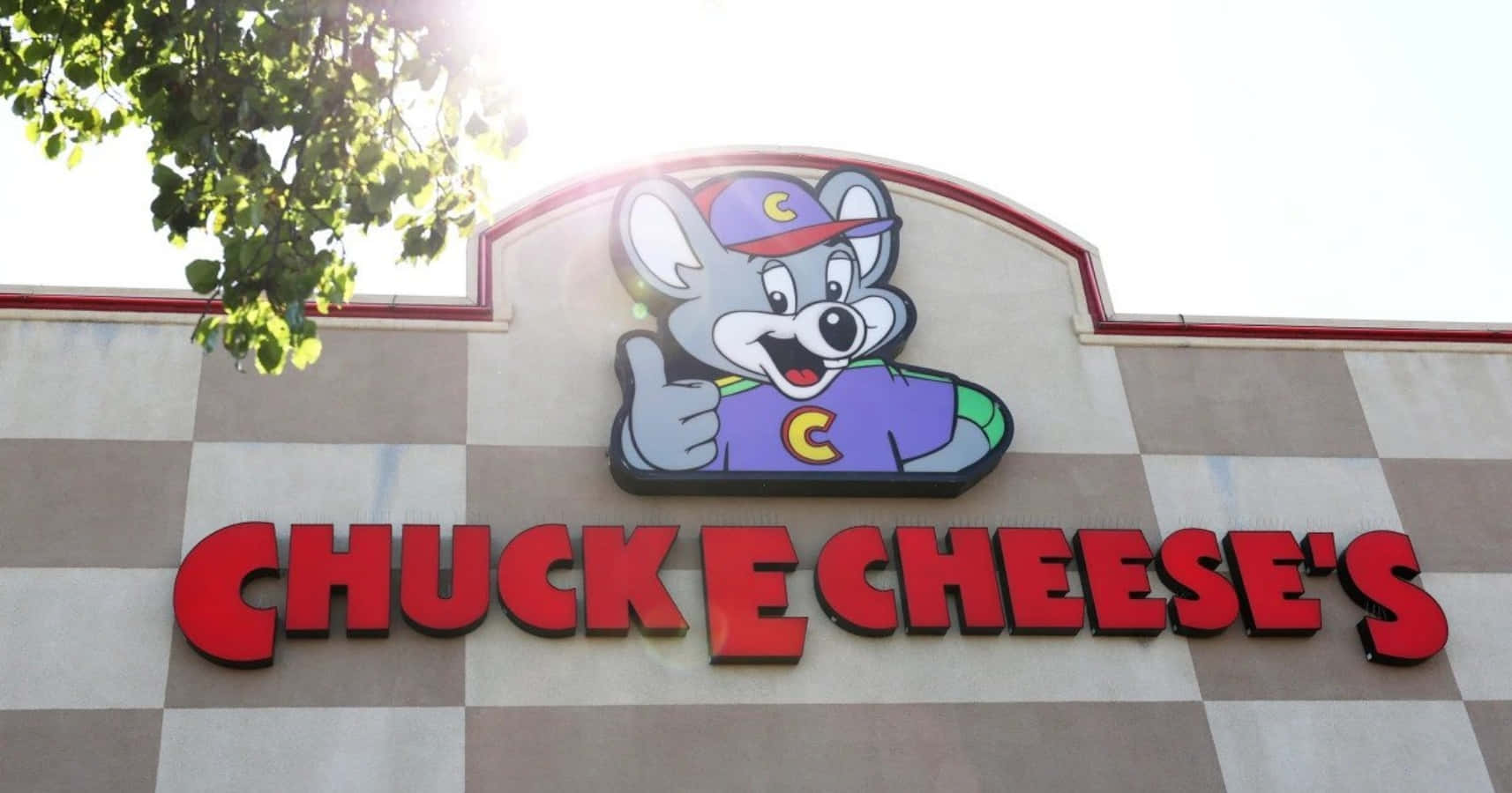 Chuck E Cheeses Is A Cartoon Character With A Hat