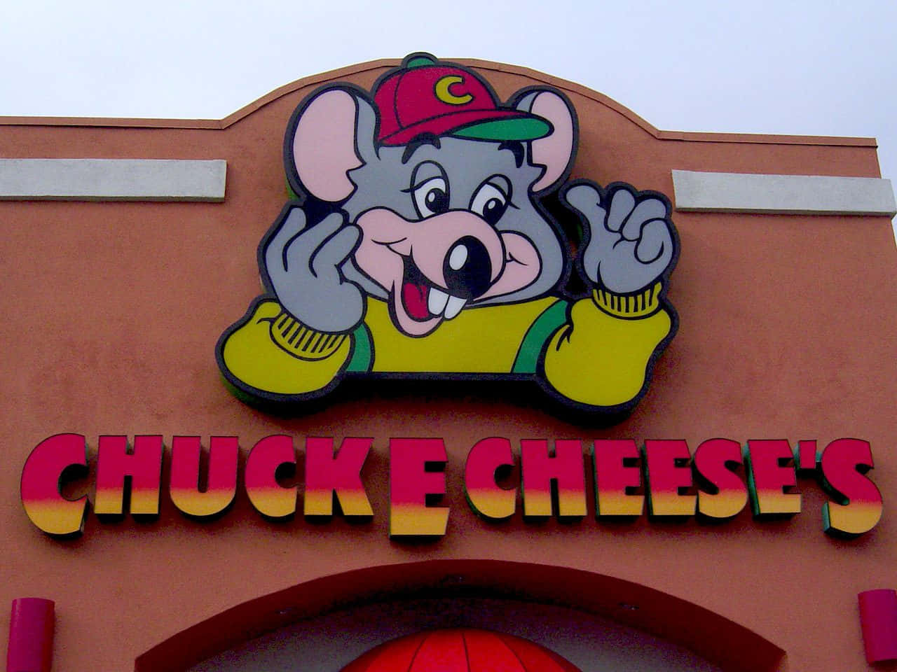 ¡disfrutade La Diversión En Familia En Chuck E Cheese!