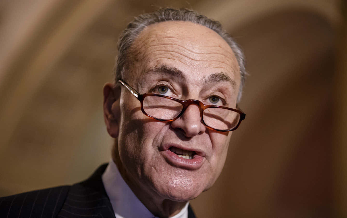 Chuck Schumer Snakker Nærbilde Bakgrunnsbildet