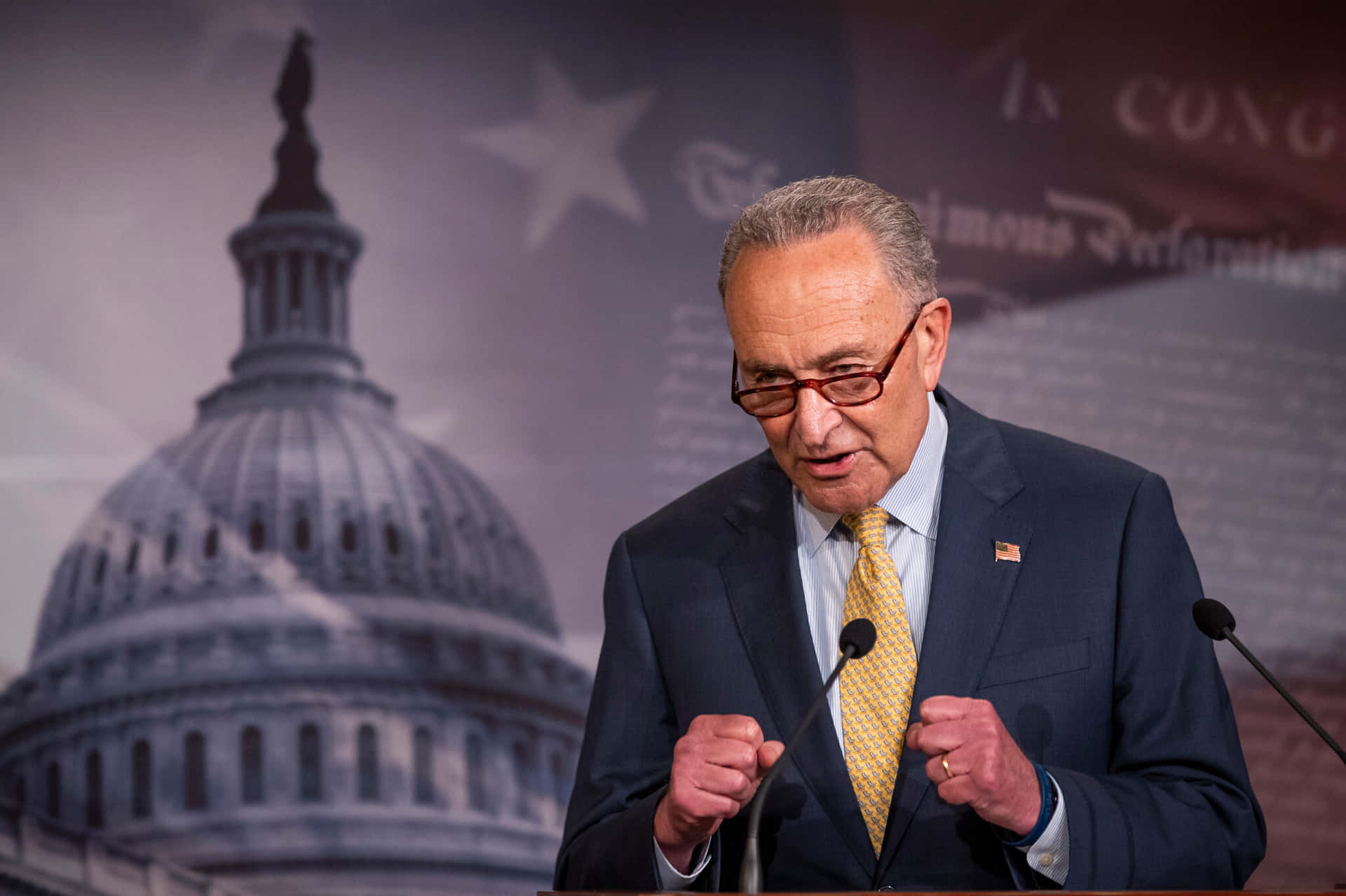 Chuck Schumer Puhuu Kongressin Taustalla Taustakuva