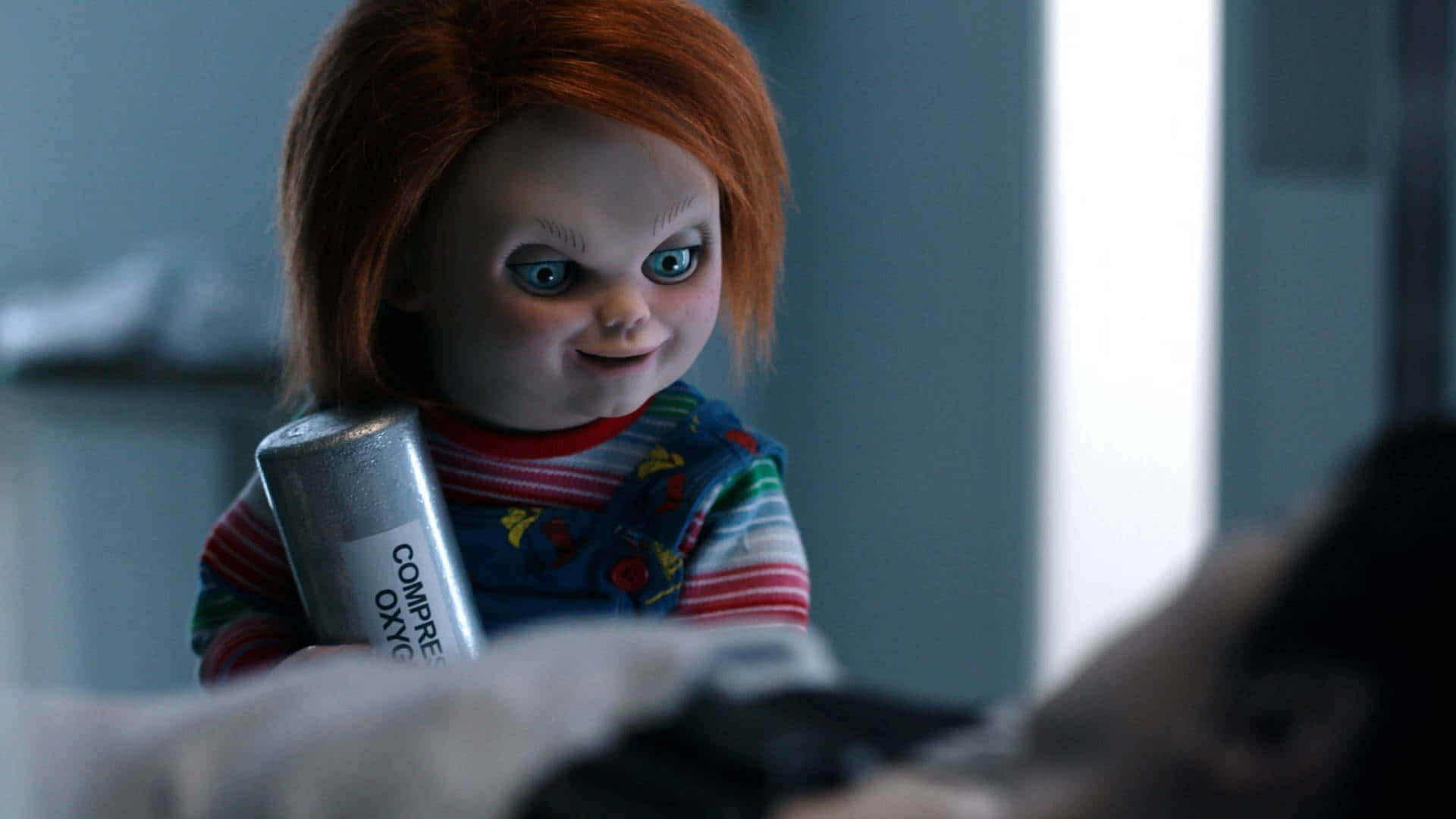 Chucky Doll Talking To A Patient Wallpaper