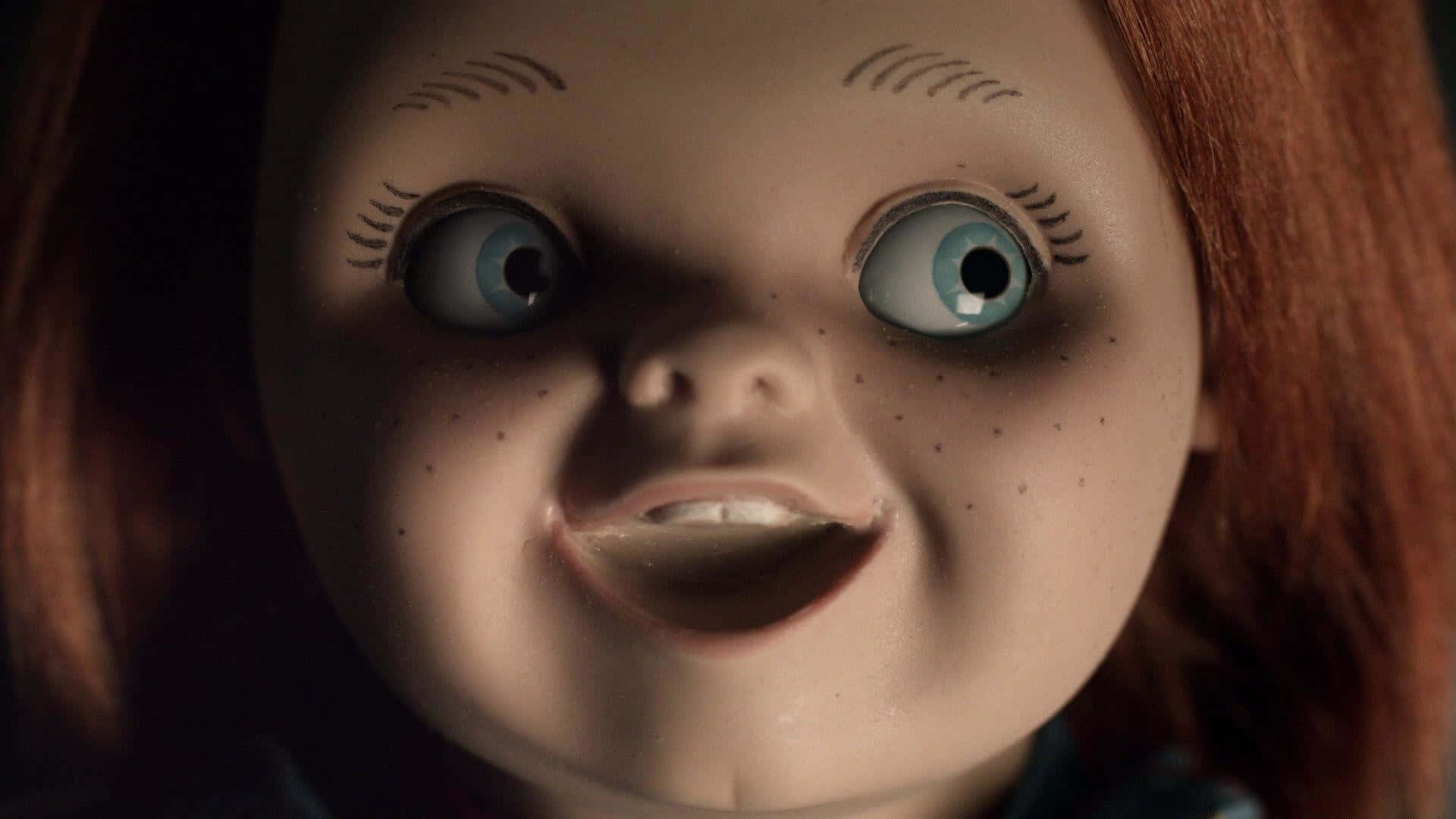 En dukke med store øjne og rødt hår Wallpaper