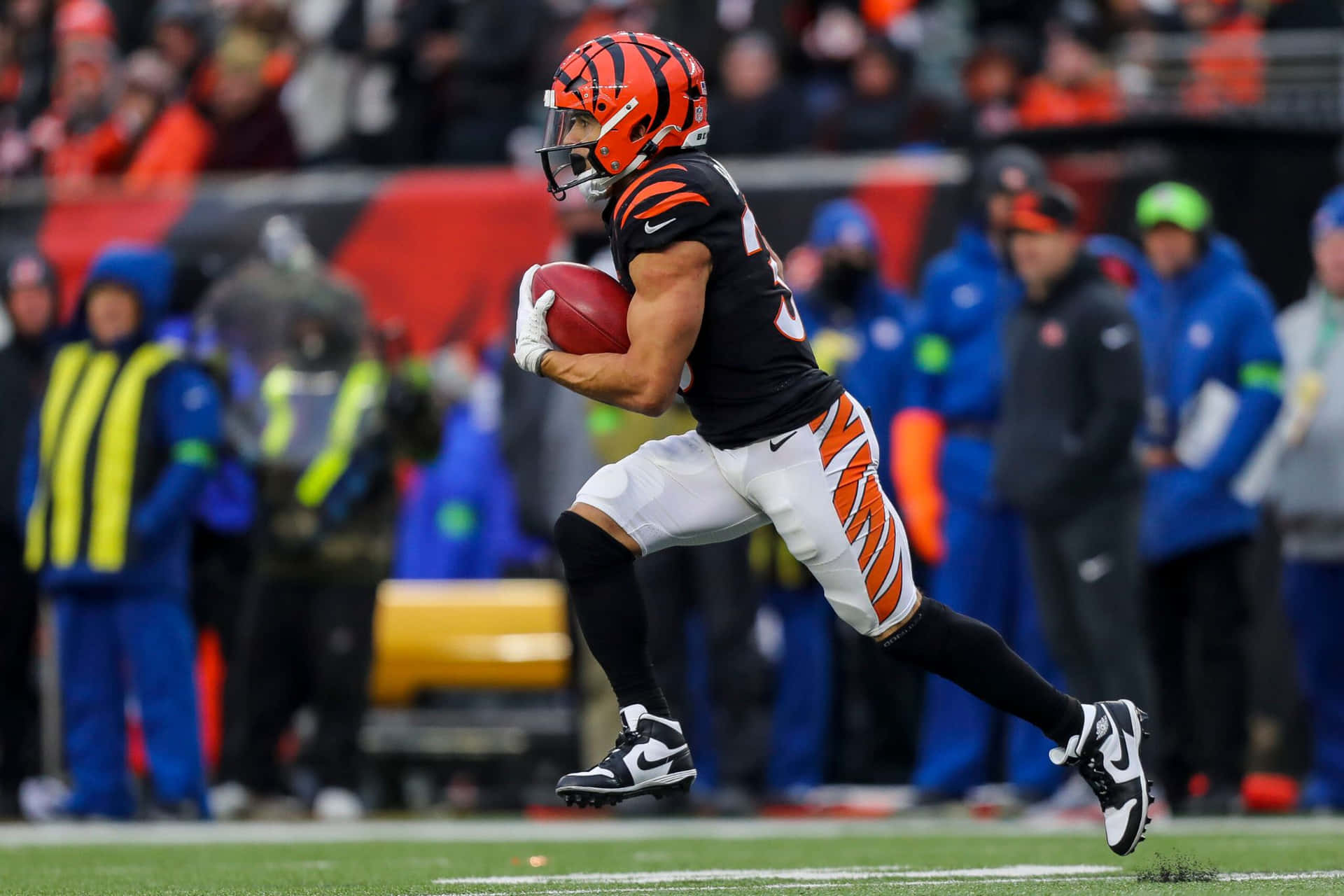 Cincinnati Bengals Player Running With Football Wallpaper