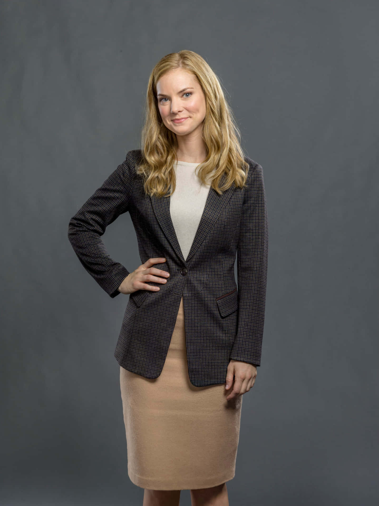 Download Cindy Busby Professional Portrait Wallpaper | Wallpapers.com