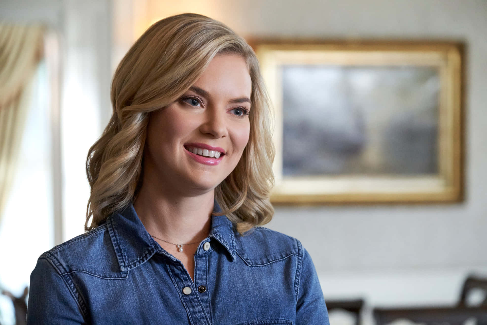 Download Cindy Busby Smilingin Denim Shirt Wallpaper | Wallpapers.com