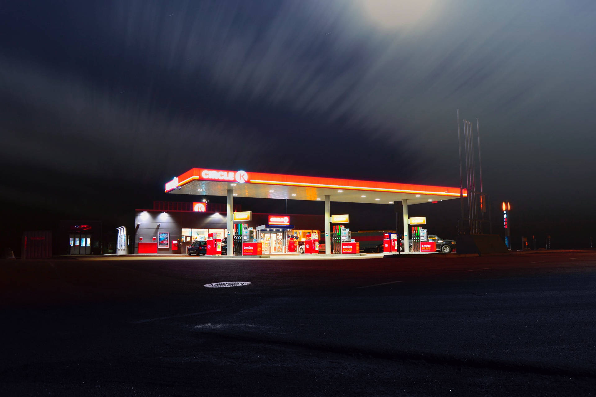 Circle Gas Station At Night Wallpaper