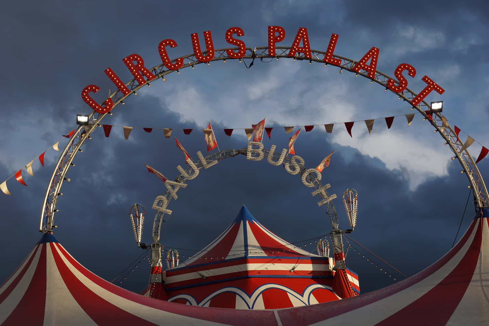 Circus Palace - Paul Buch