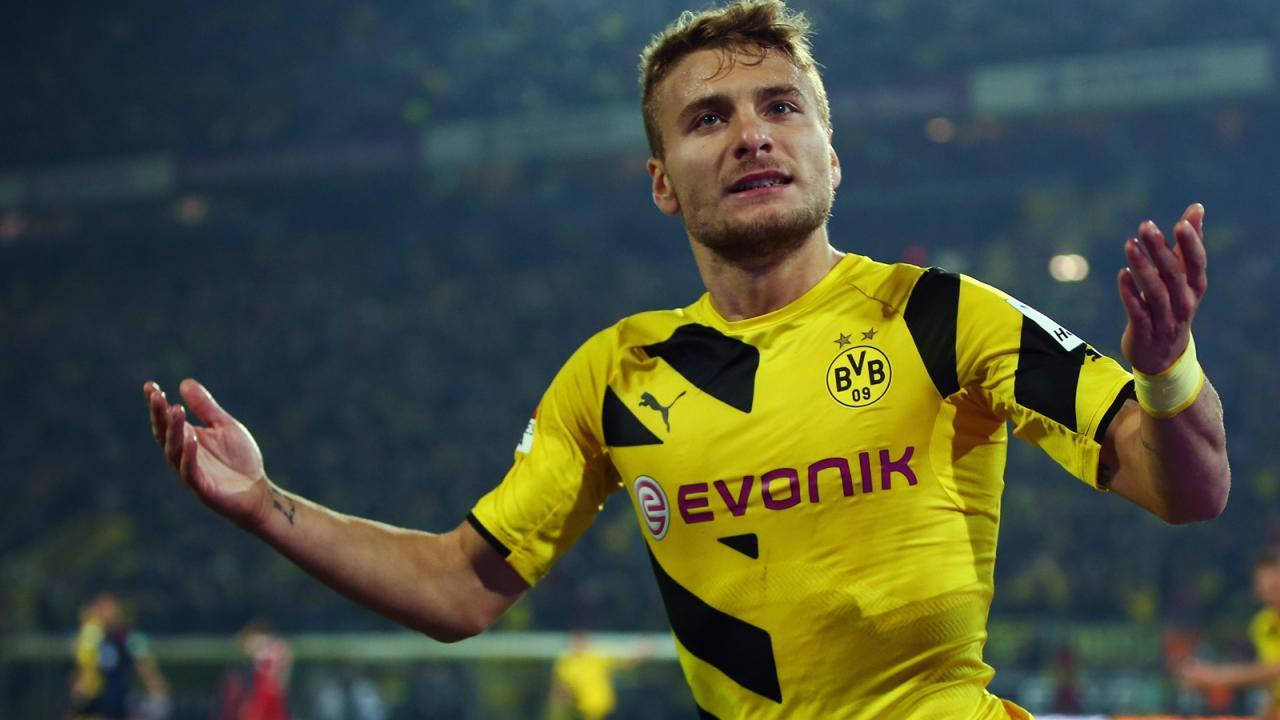 Ciro Immobile Viert Na Het Scoren Van Een Doelpunt Achtergrond