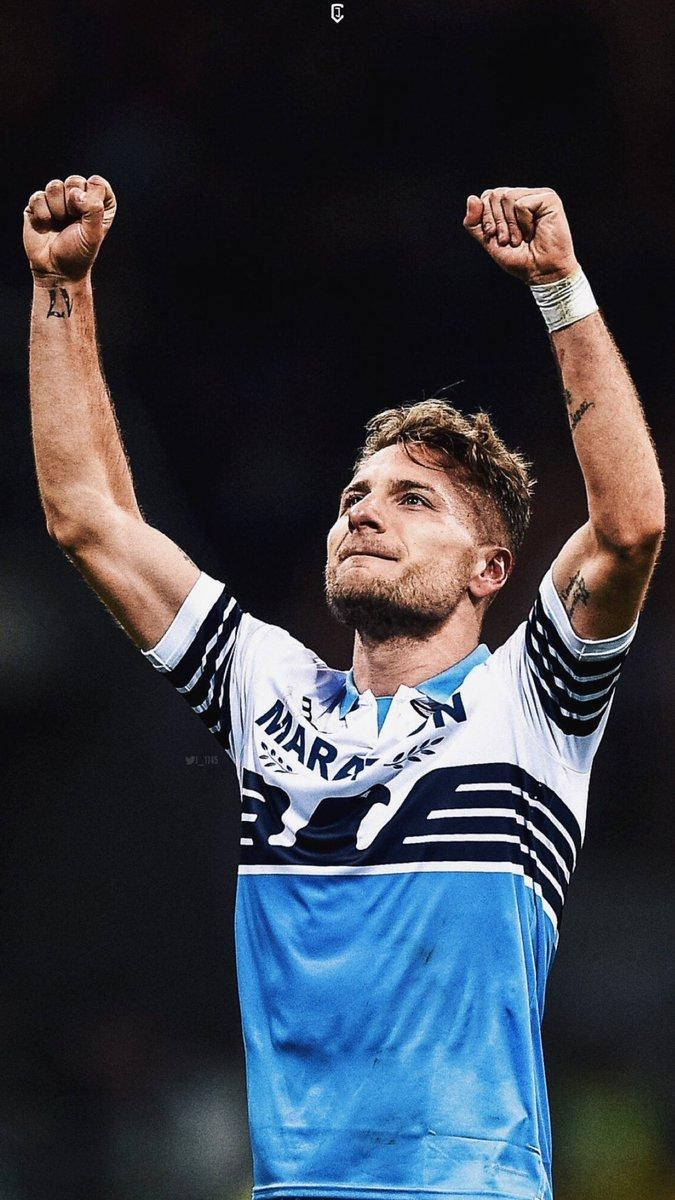 Ciro Immobile In Actie Op Het Voetbalveld Achtergrond