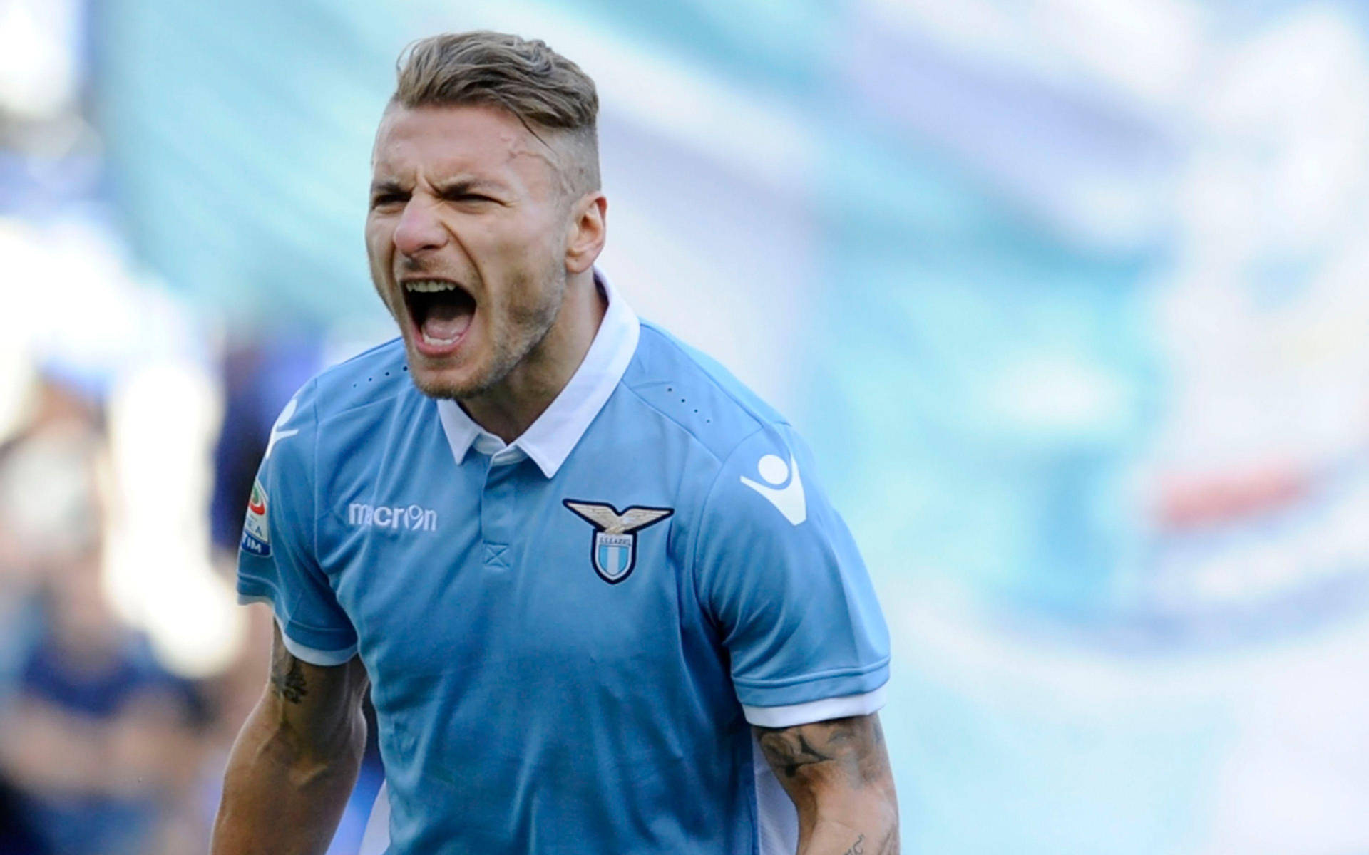 Ciro Immobile In Action: Scoring Goals With Finesse Wallpaper