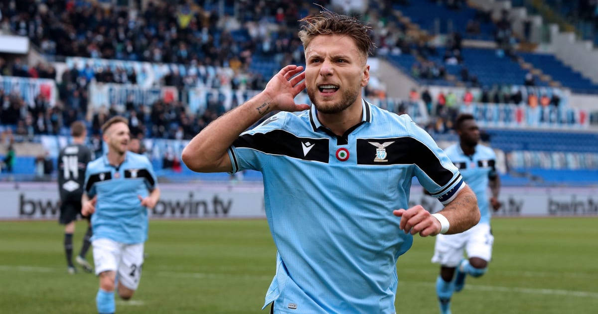 Ciro Immobile With His Team Members Wallpaper