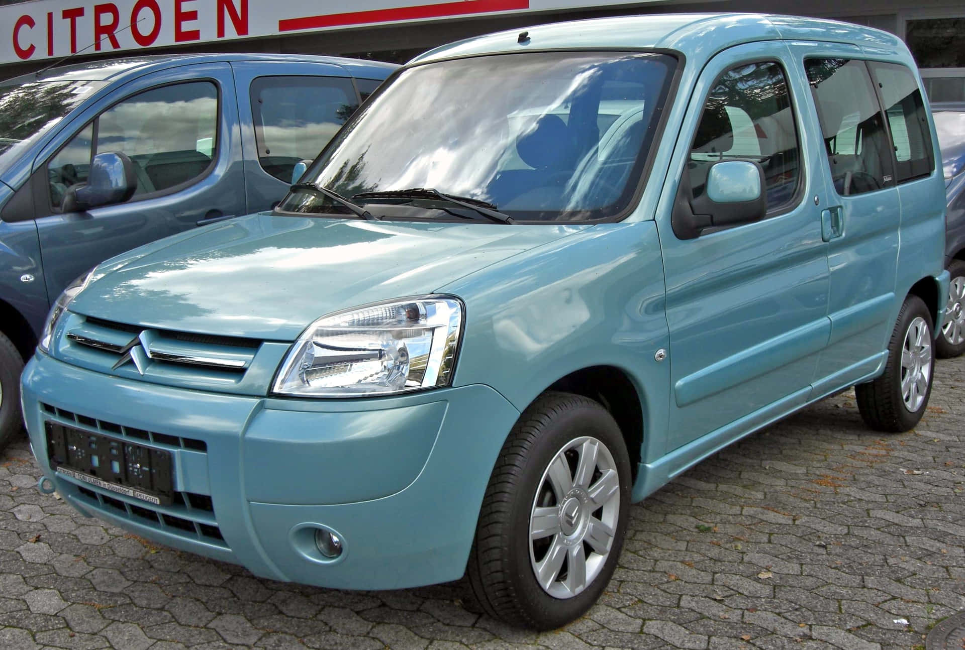 Citroen Berlingo On An Off-road Adventure Wallpaper