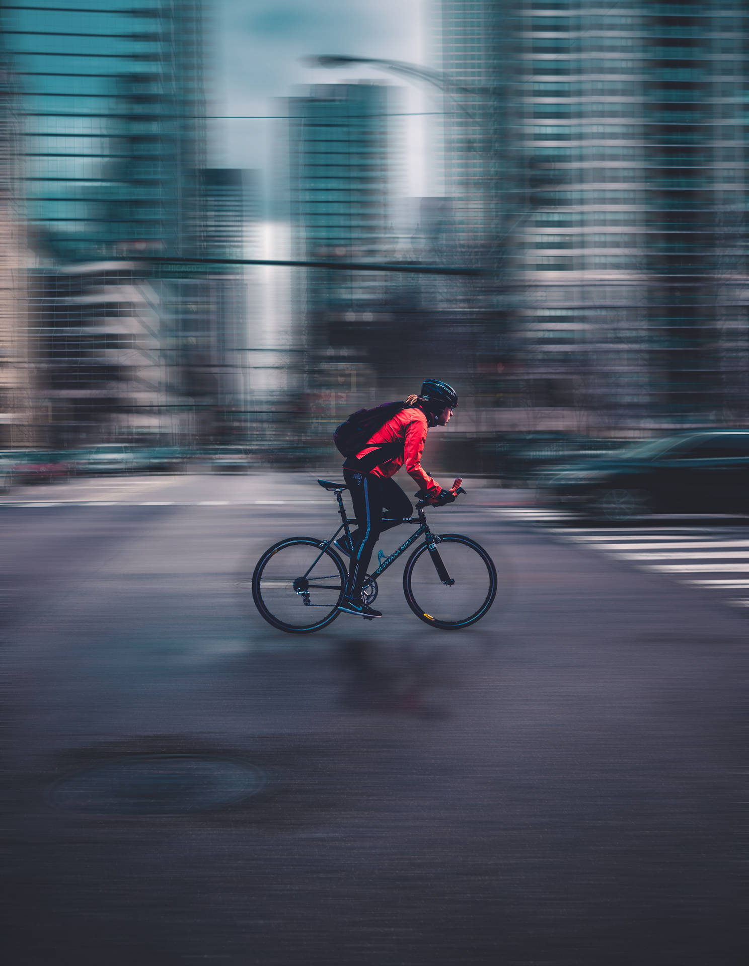 Fotografiaem Movimento De Ciclismo Na Cidade. Papel de Parede