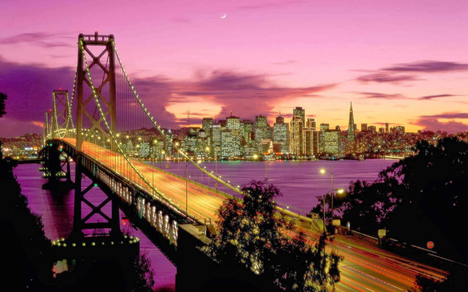 Bakgrundsbildpå Skrivbordet Med Golden Gate Bridge I San Francisco City. Wallpaper
