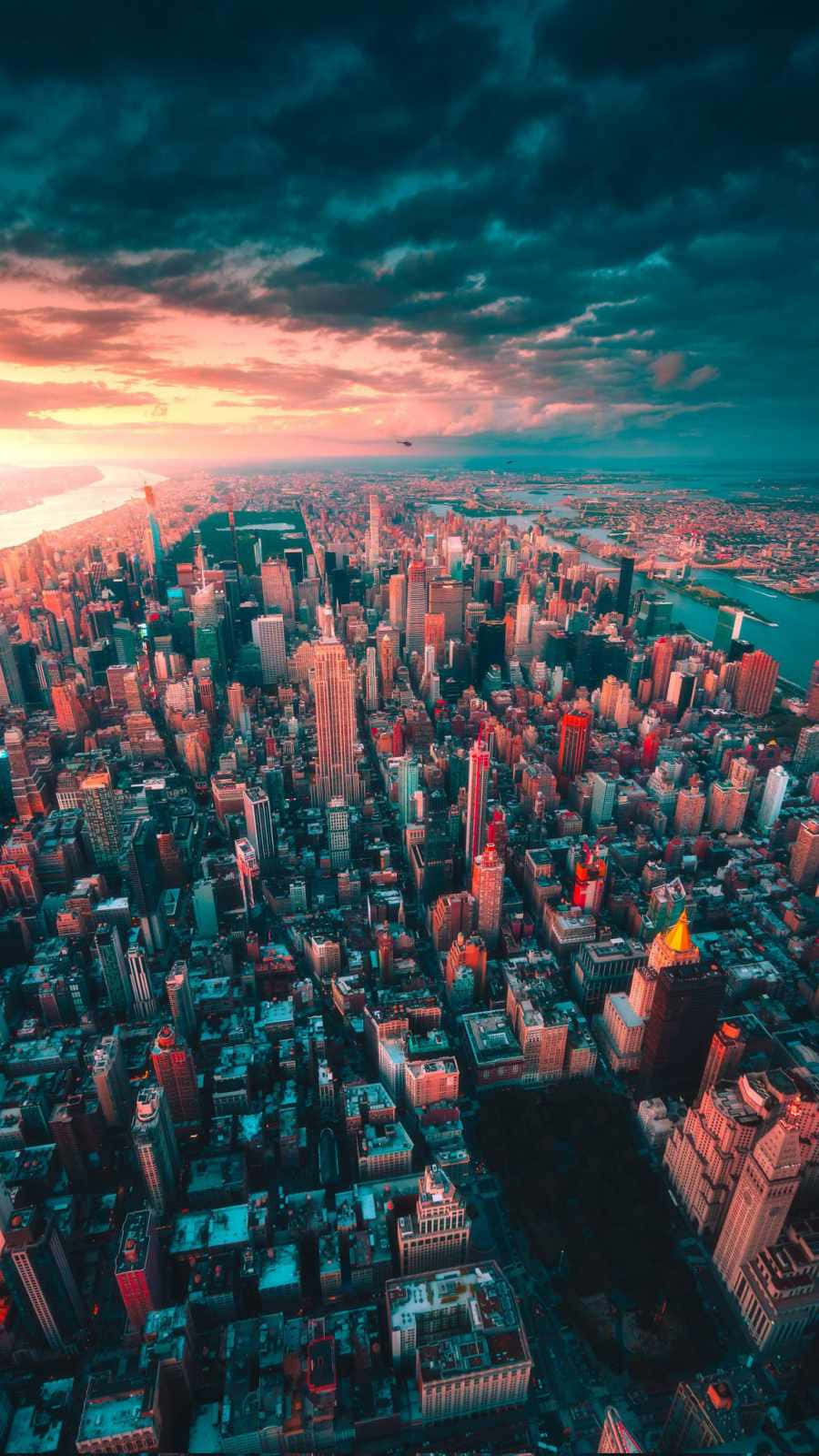 Flygvyöver New York City Vid Solnedgången. Wallpaper