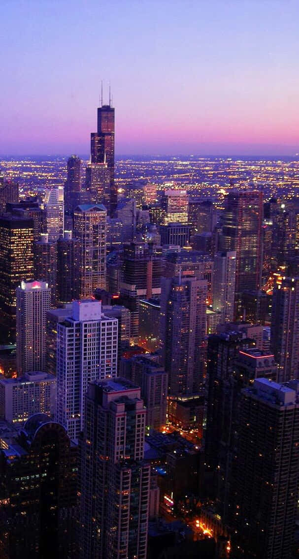 Einblick Auf Die Skyline Von Chicago Bei Einbruch Der Dunkelheit. Wallpaper