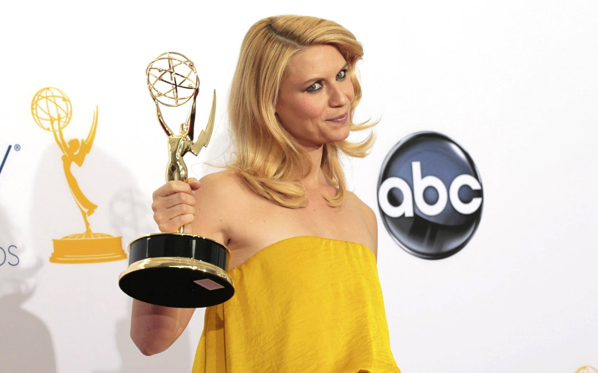 Claire Danes Winning In Emmys Background