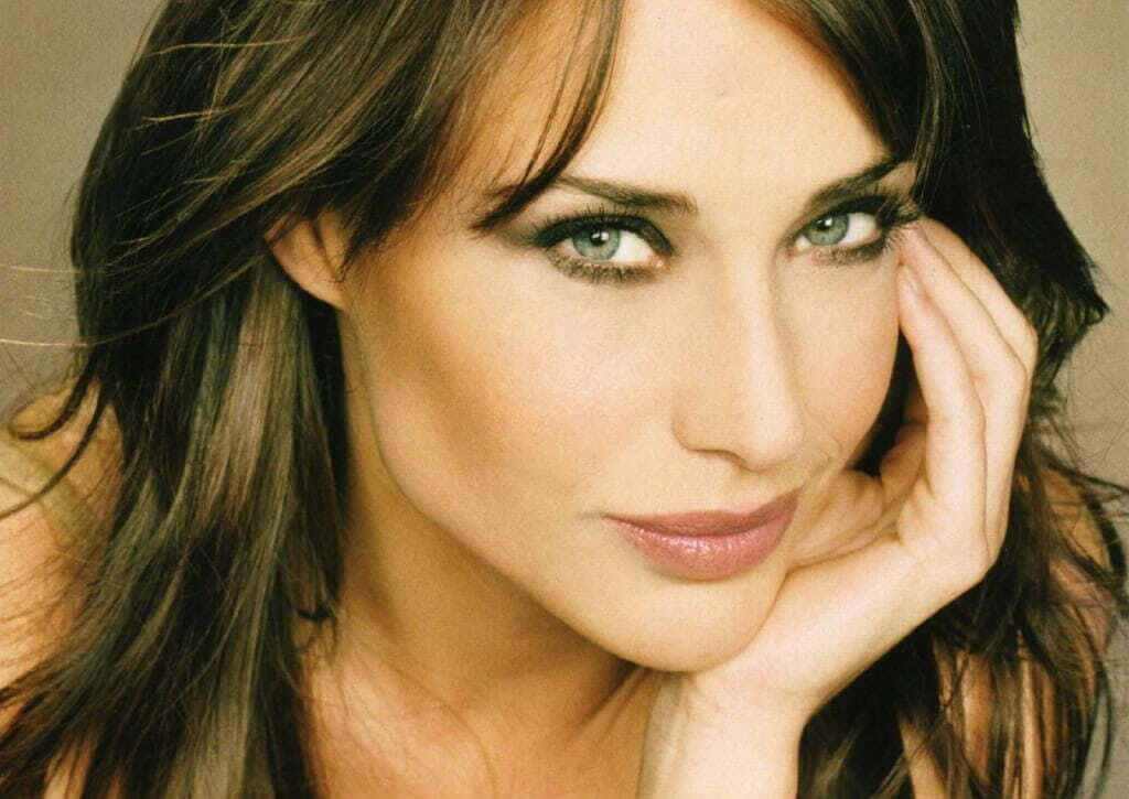 Claire Forlani stunning portrait Wallpaper