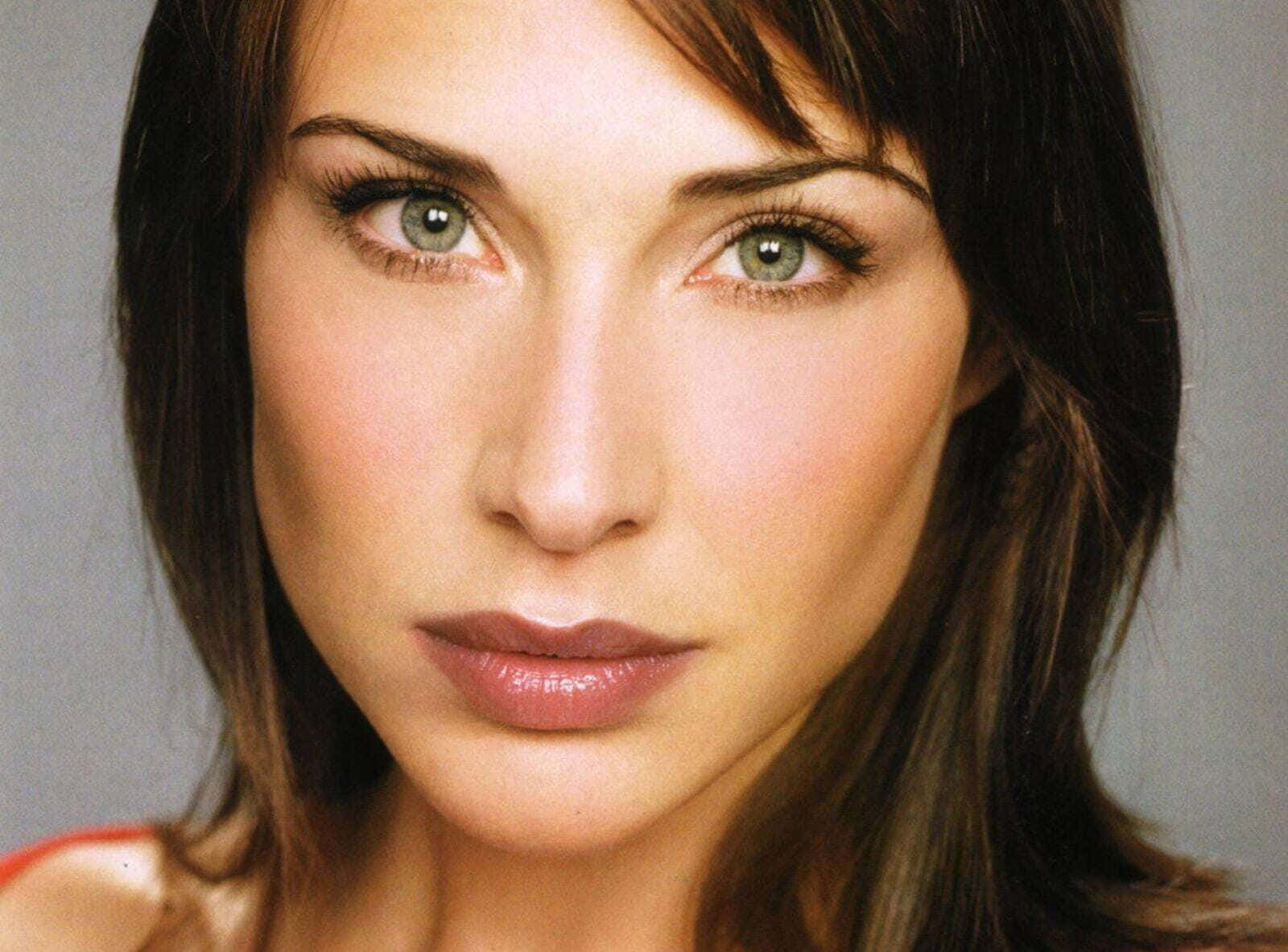 Claire Forlani posing in a black dress Wallpaper
