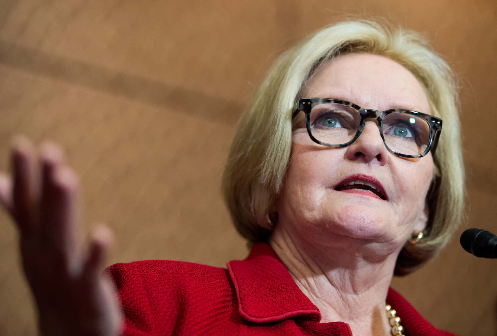 Claire Mccaskill Explaining To Press Picture
