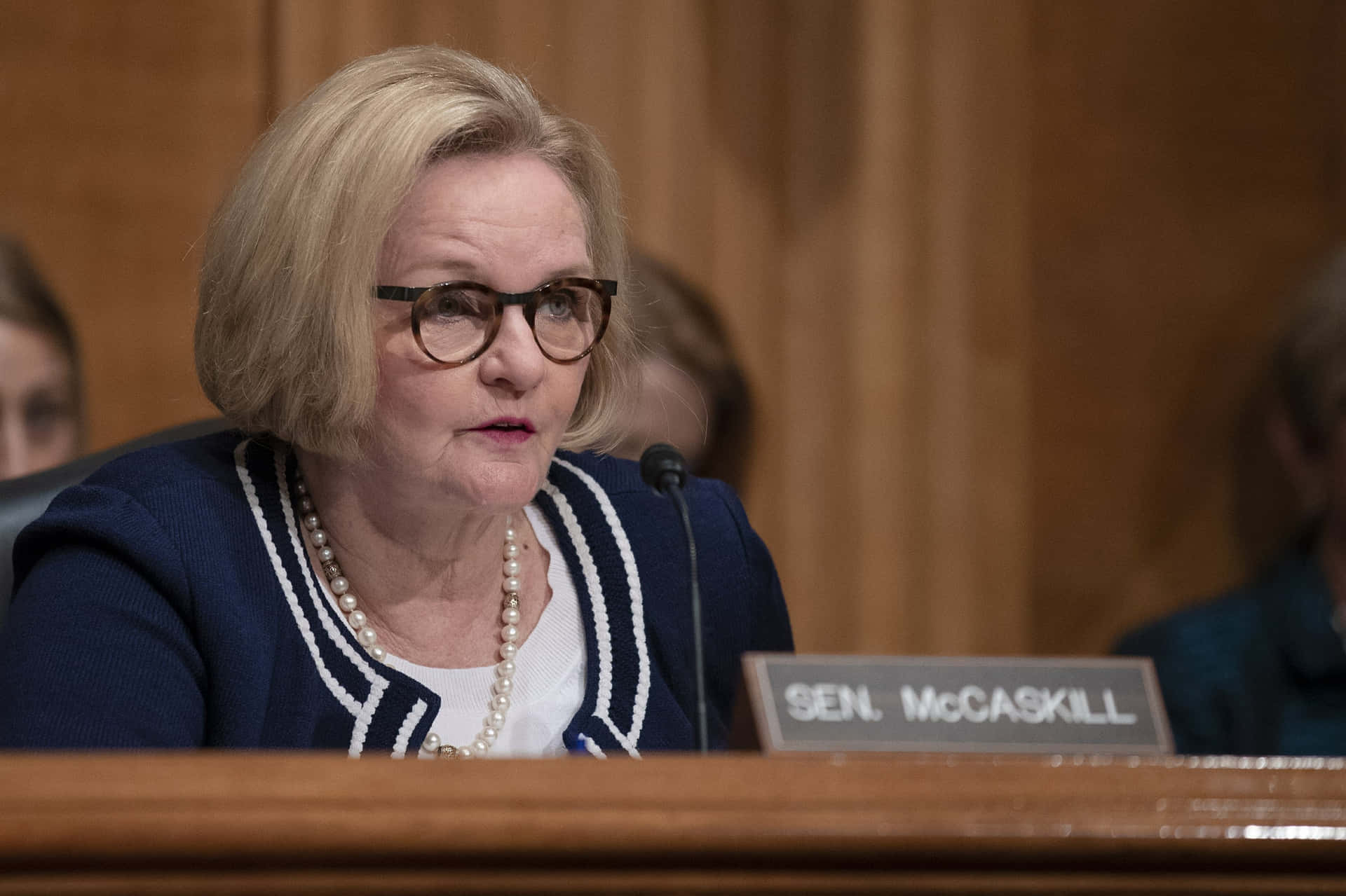 Claire Mccaskill Looking At Witnesses Wallpaper
