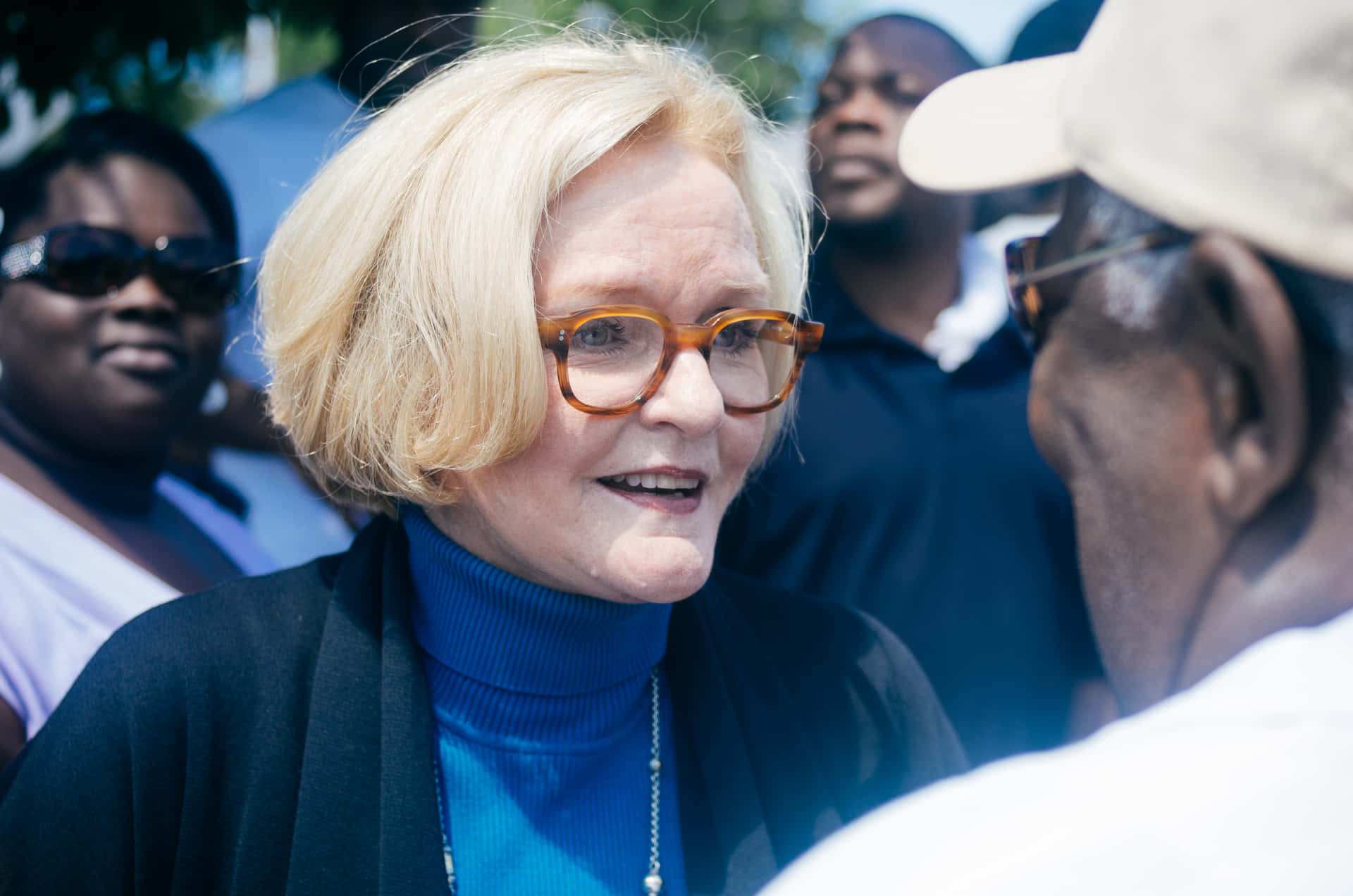 Claire Mccaskill Meeting Constitutents Wallpaper