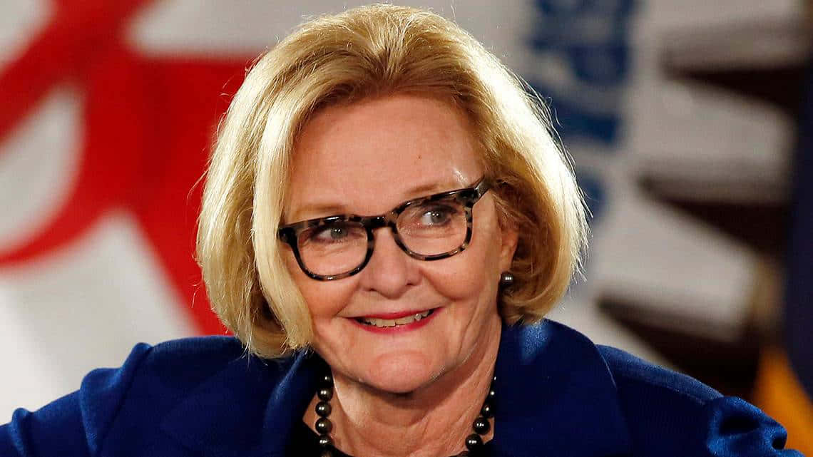 Claire Mccaskill Smiling Background