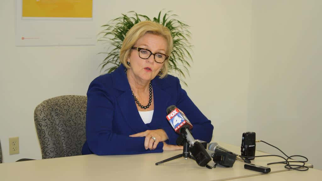 Claire Mccaskill Speaking To Fox News Wallpaper