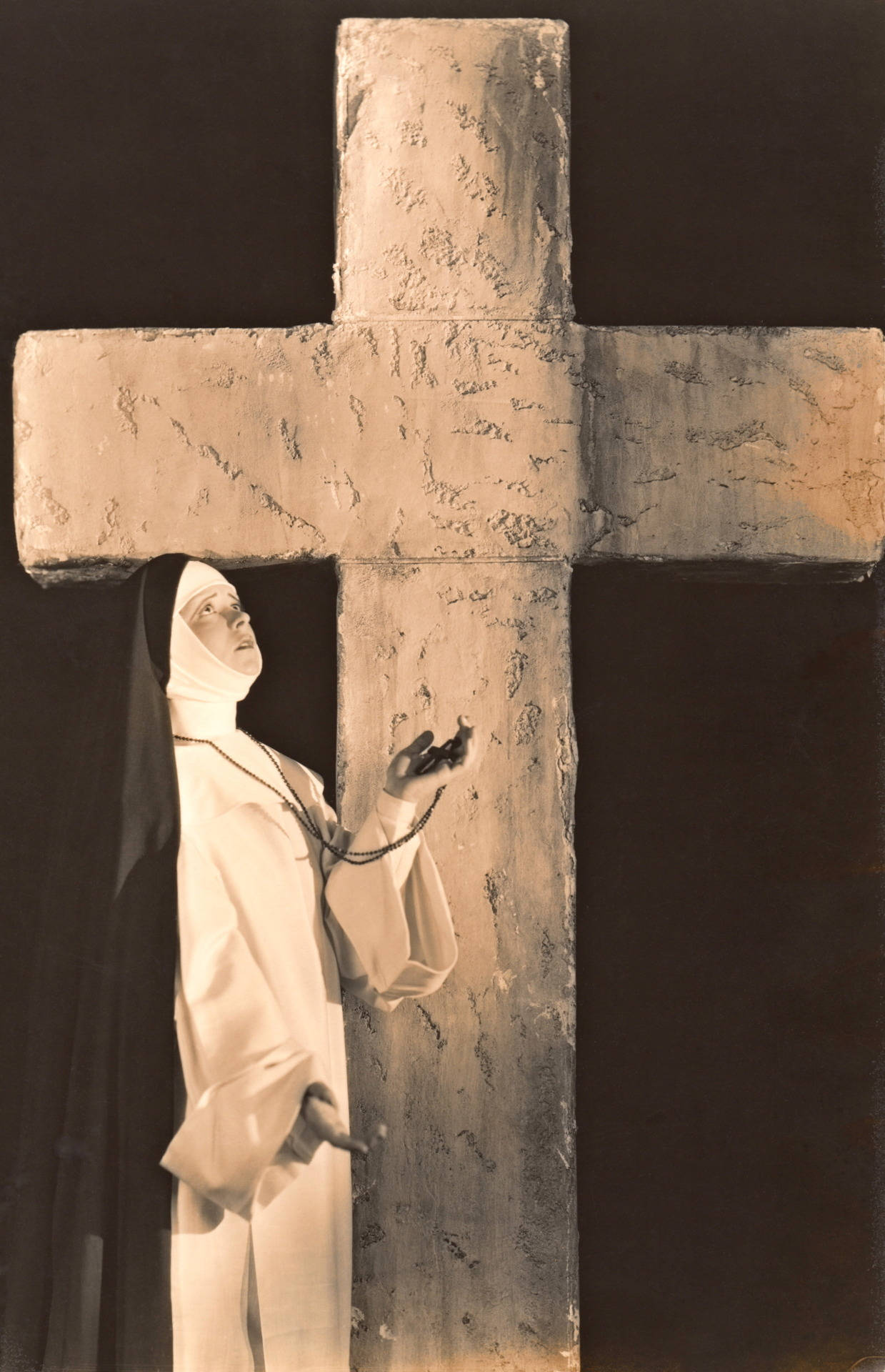 Clarabow Als Nonne. Wallpaper
