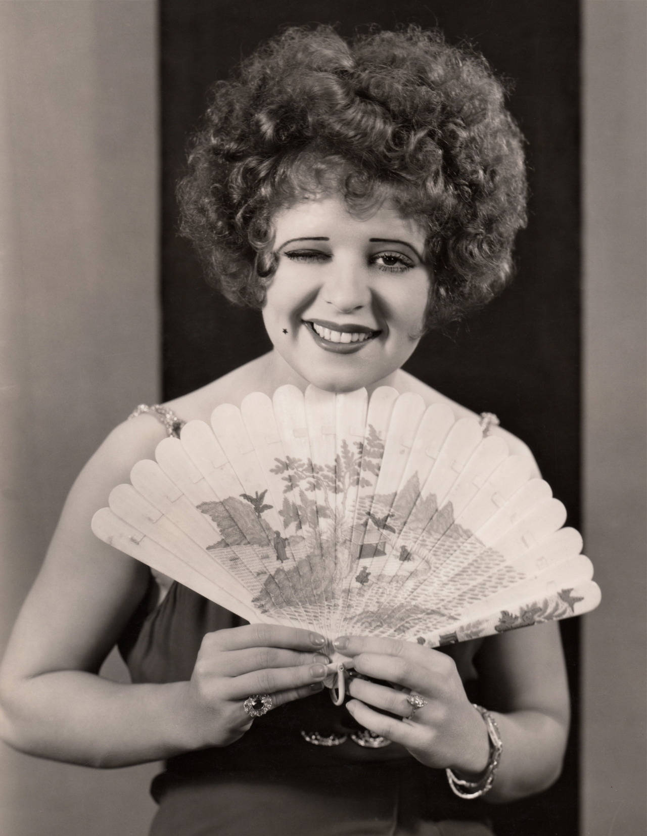 Clarabow-frisyr Would Be The Translation Of 