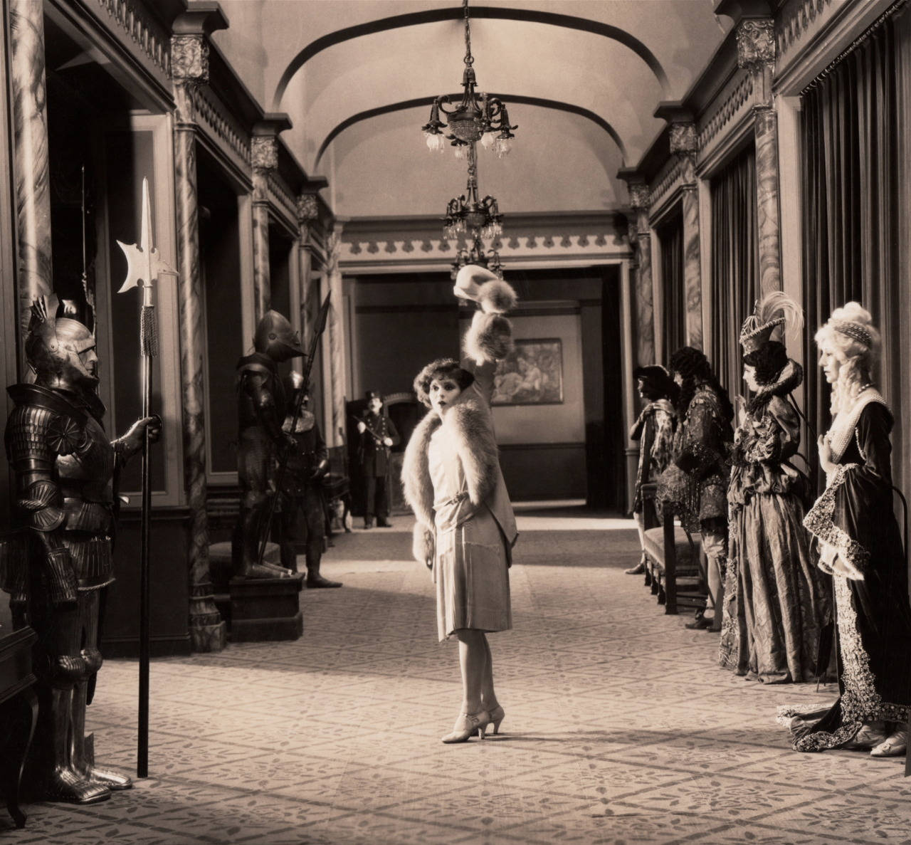 Clara Bow I Victorian Aisle Wallpaper