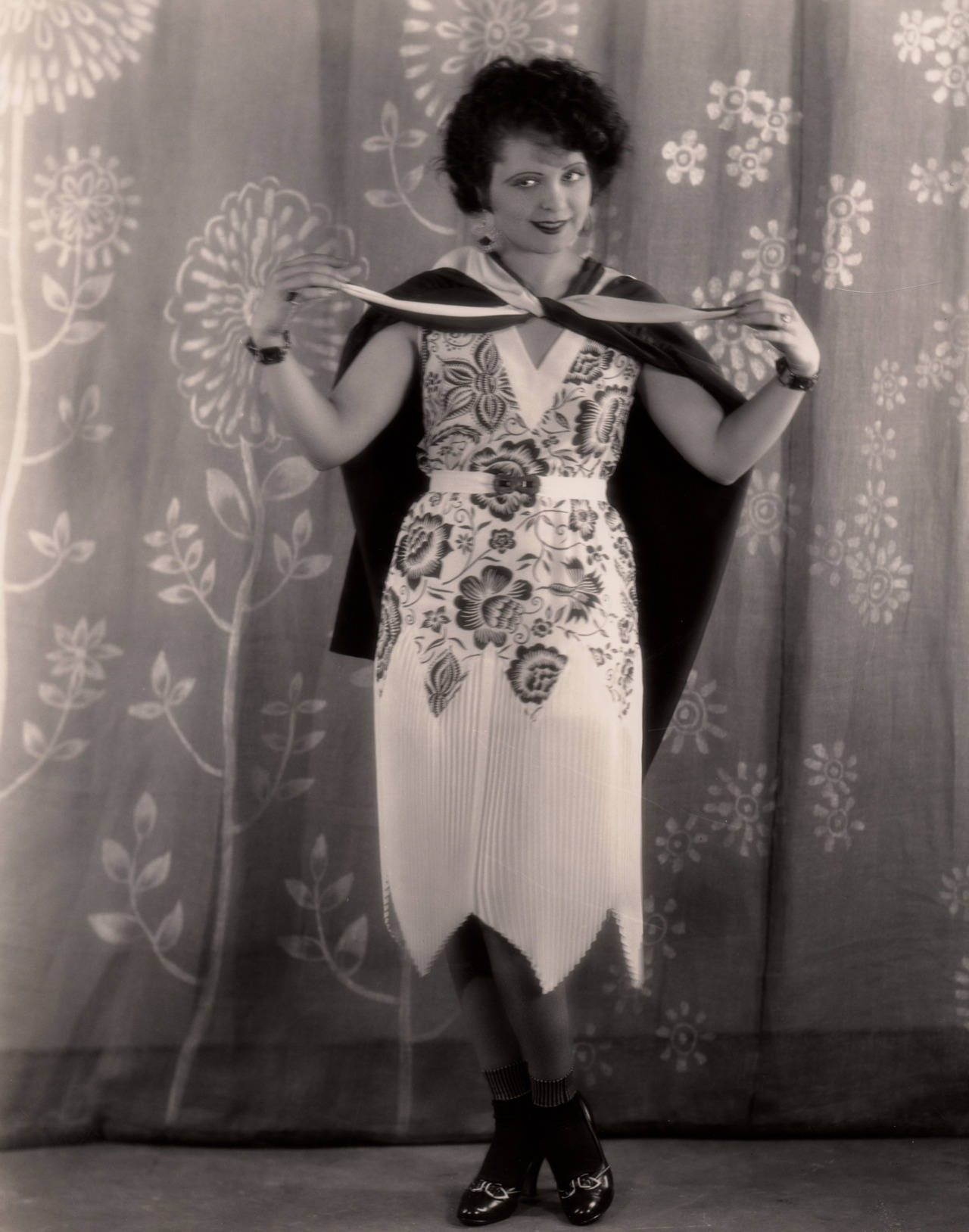 Clara Bow Vintage Dress Wallpaper