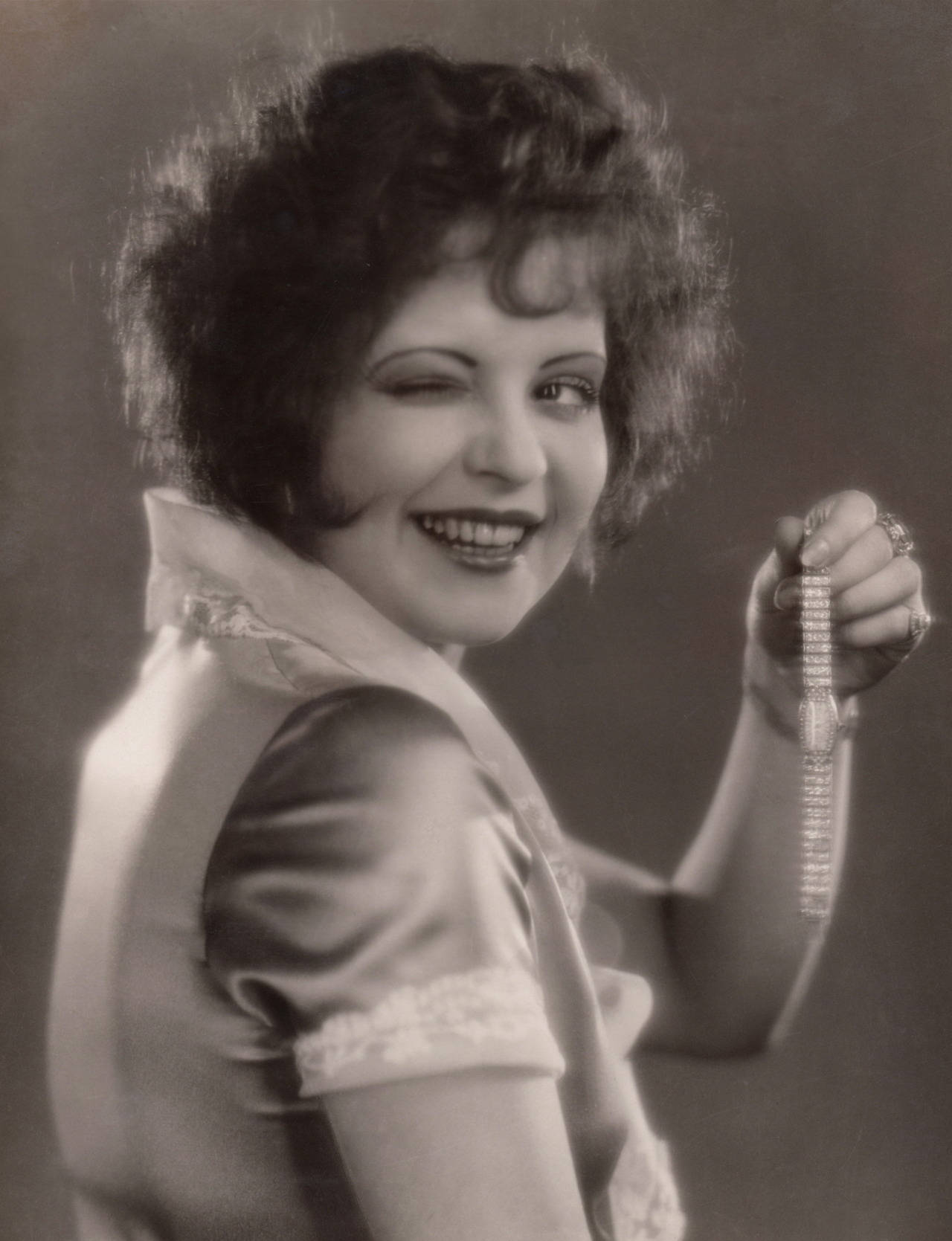 Vintage Hollywood Star - Clara Bow Winking Wallpaper