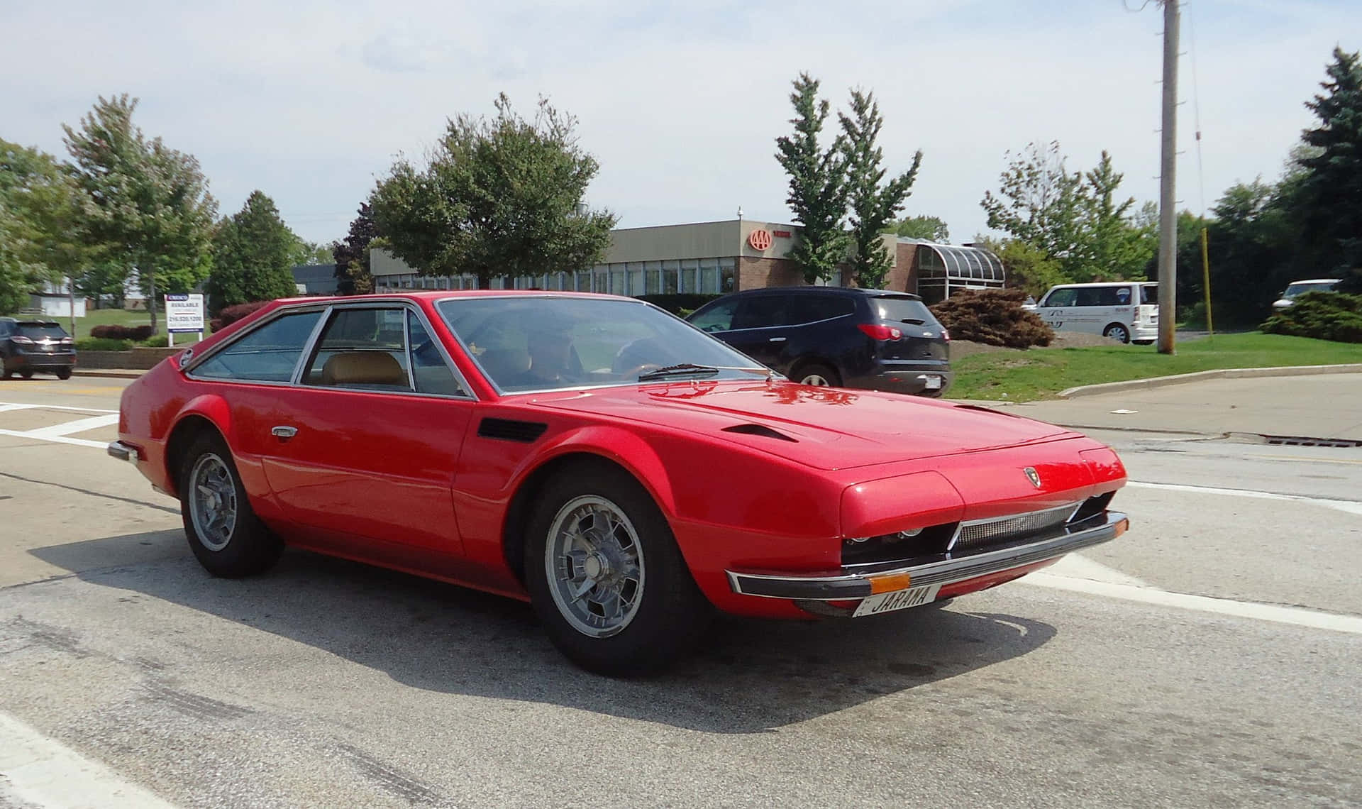 Classic Beauty Of Speed - Lamborghini Jarama Wallpaper