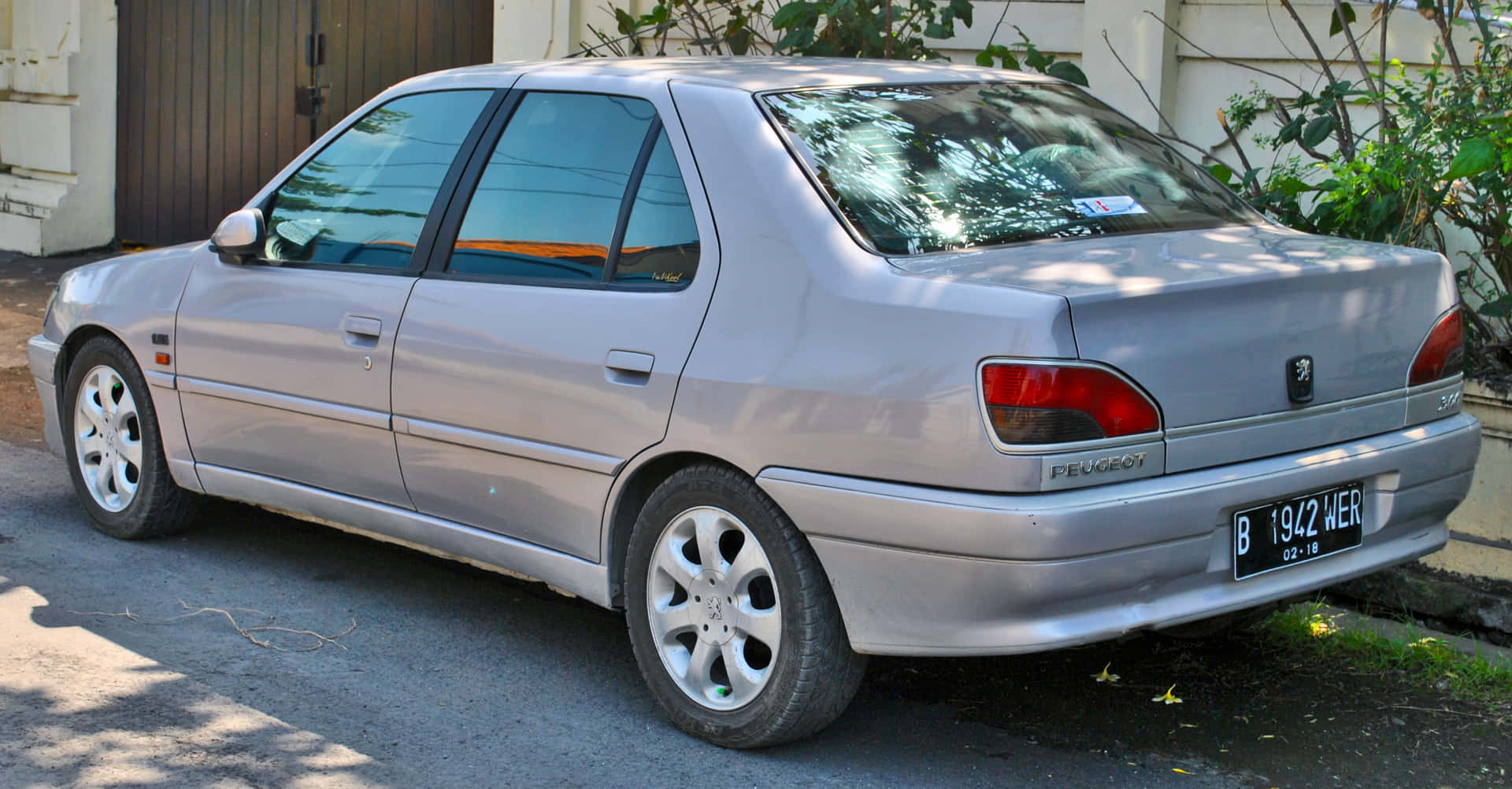 Classic Beauty: Peugeot 306 In Its Prime Wallpaper