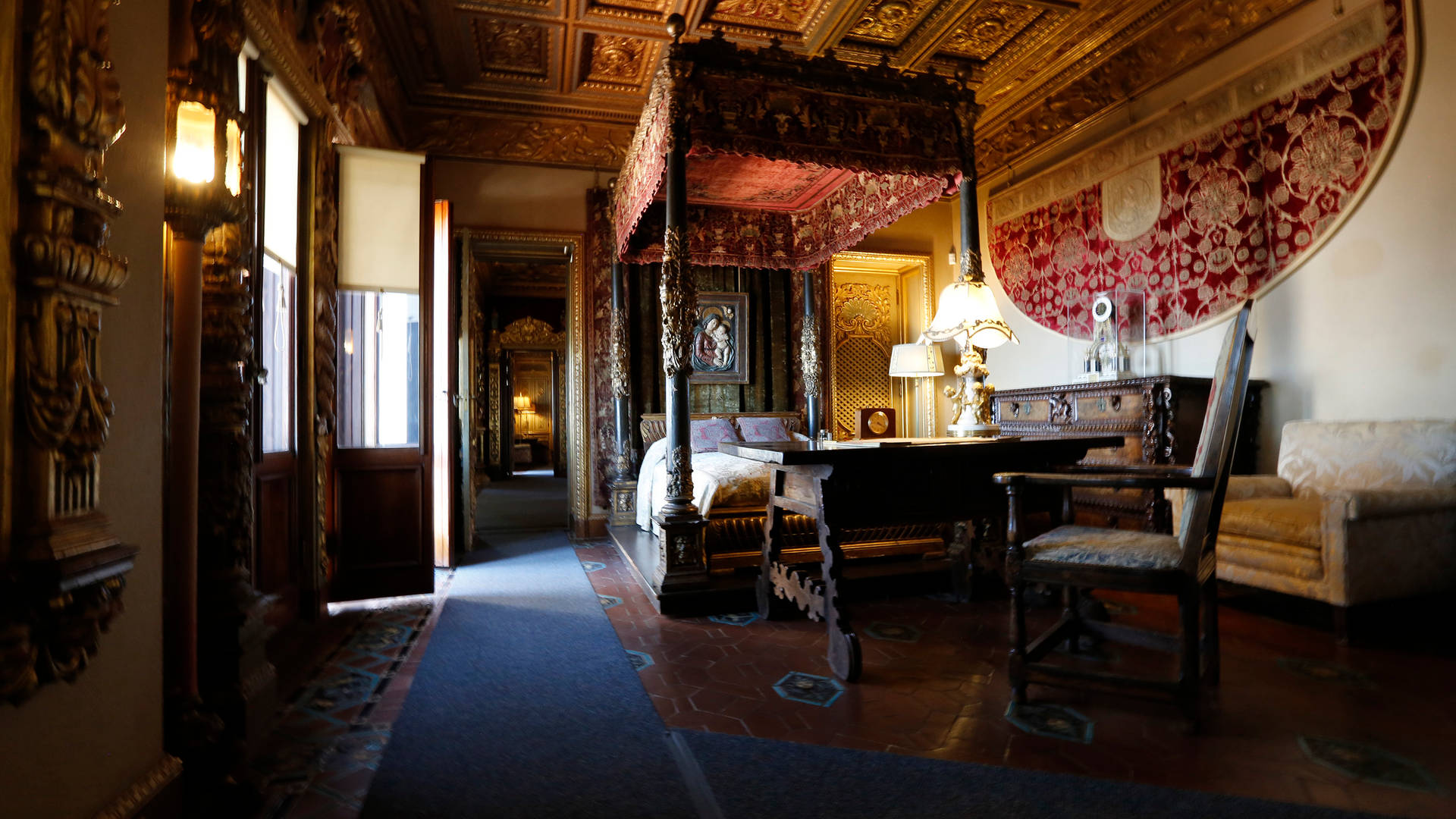 Classic Bedroom Inside Hearst Castle Wallpaper