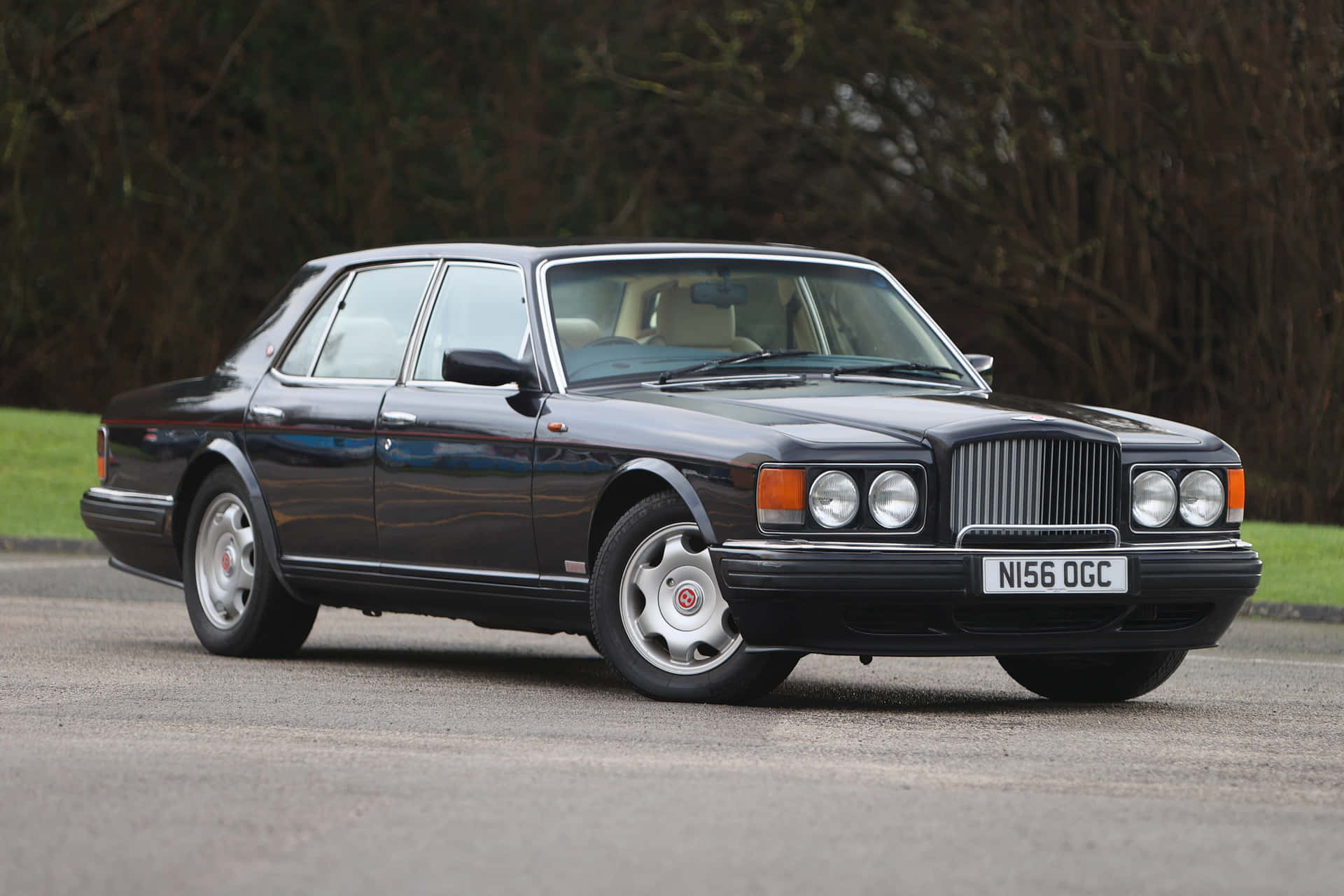 Klassieke Bentley Turbo R Zijaanzicht Achtergrond