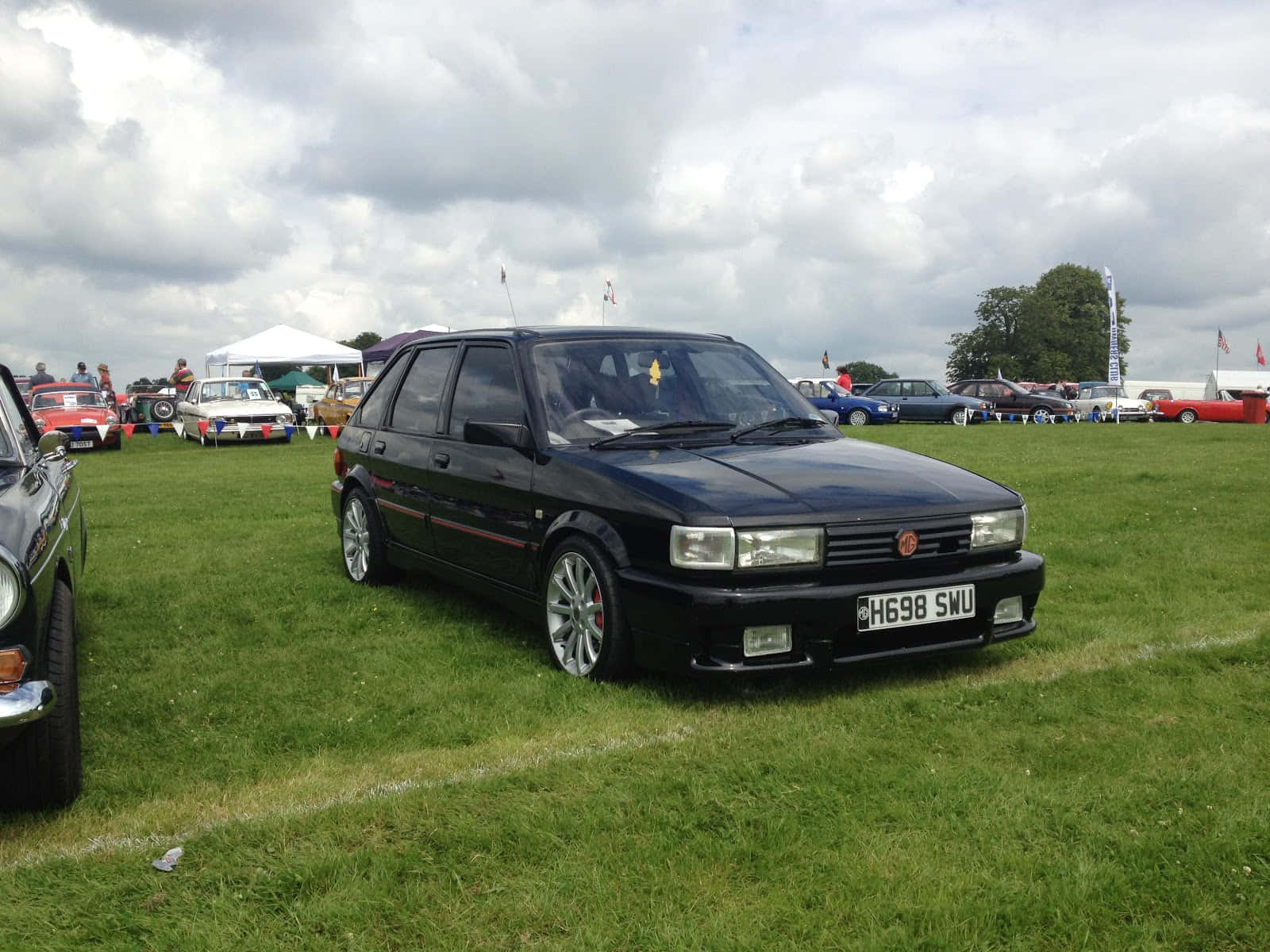 Classic British Elegance: The Mg Maestro Wallpaper